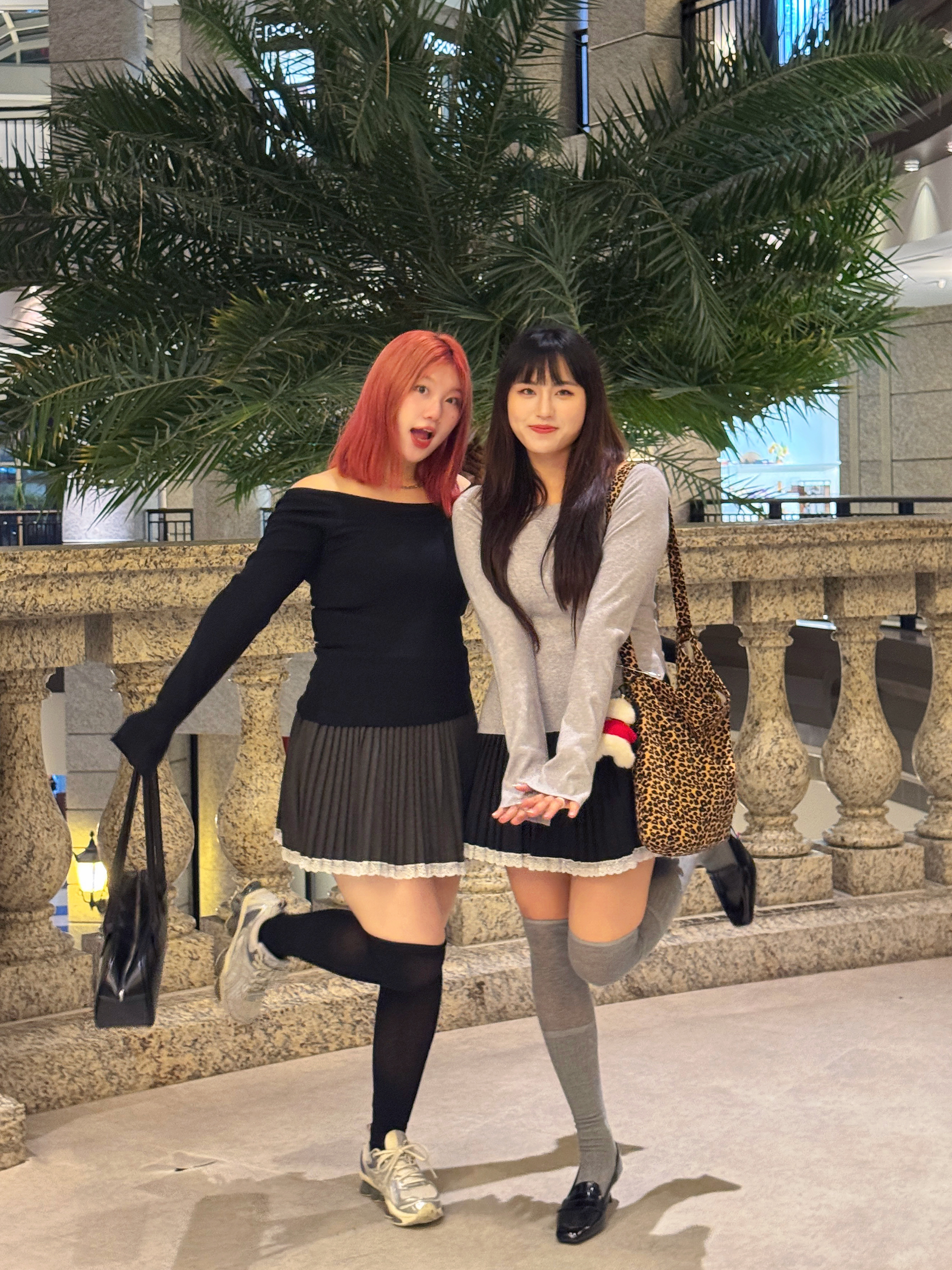 D3守護甜心 秋冬的絨絨蕾絲細百褶裙（黑/灰）