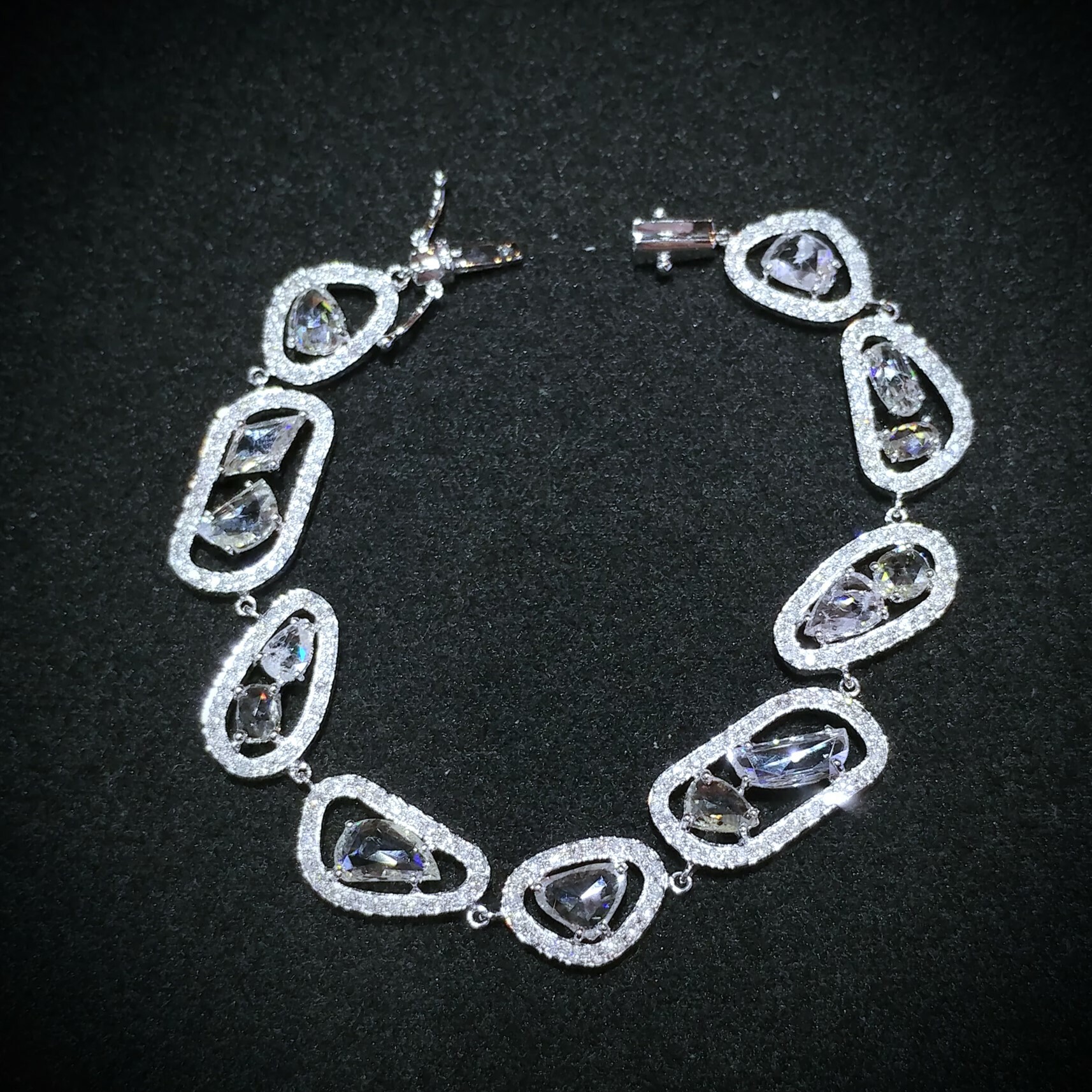 全新18K白金【主石5卡9份鑽石】配小鑽共6卡48份鑽石手鍊