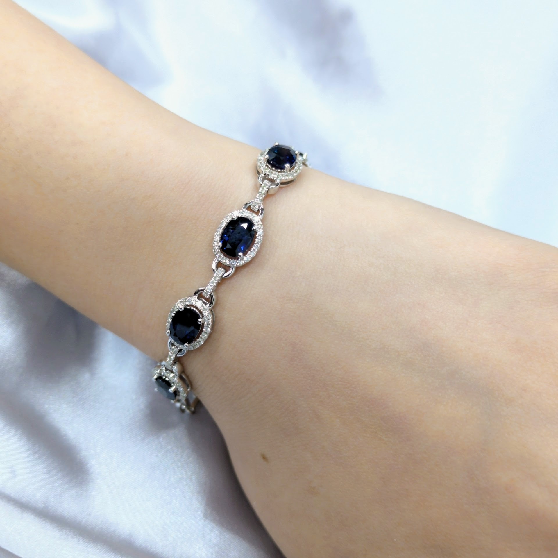 18K White Gold 5.32ct Sapphire and Diamond Bracelet