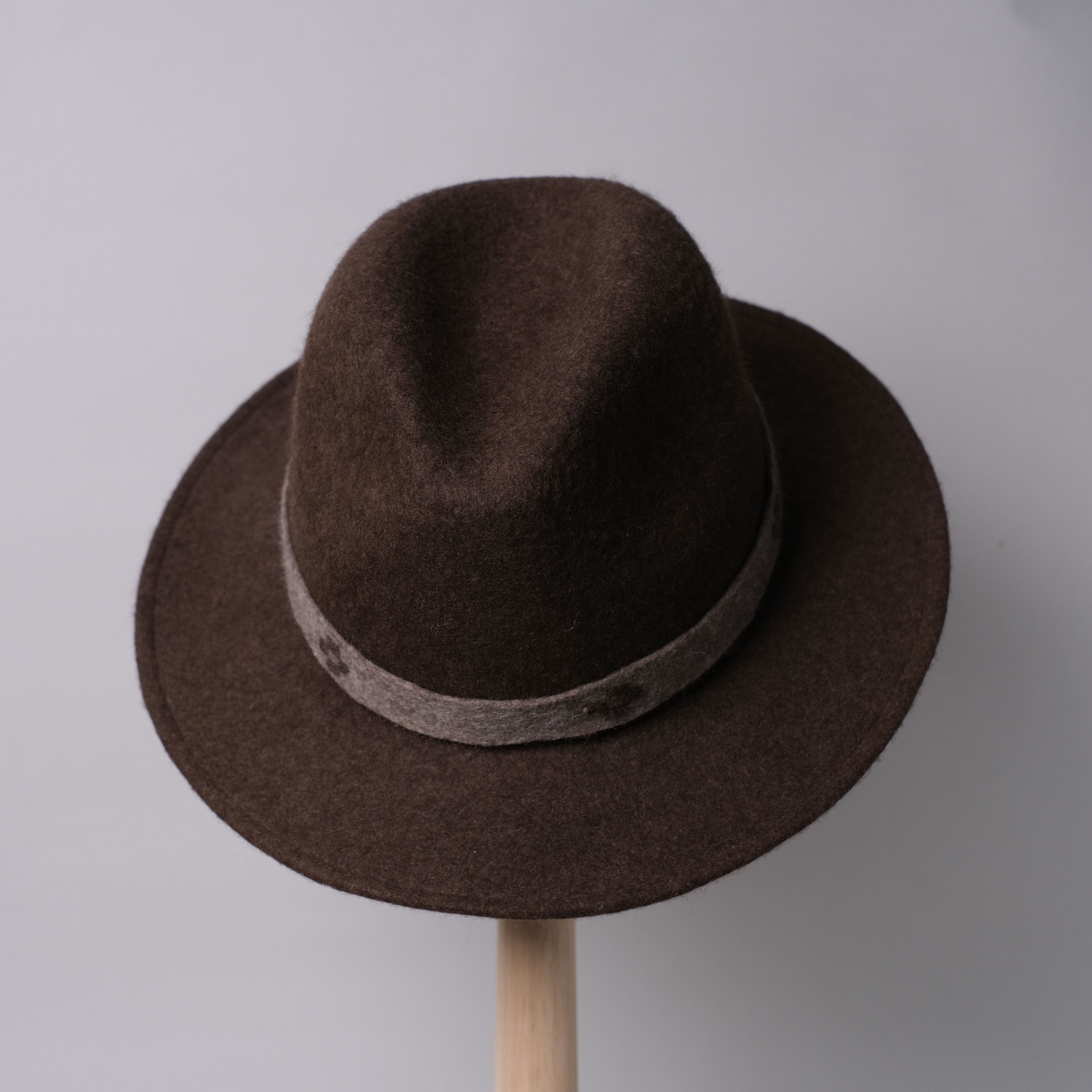 手工毛氈爵士帽｜犛牛絨－棕色（氆氌織帶）｜中國藏區