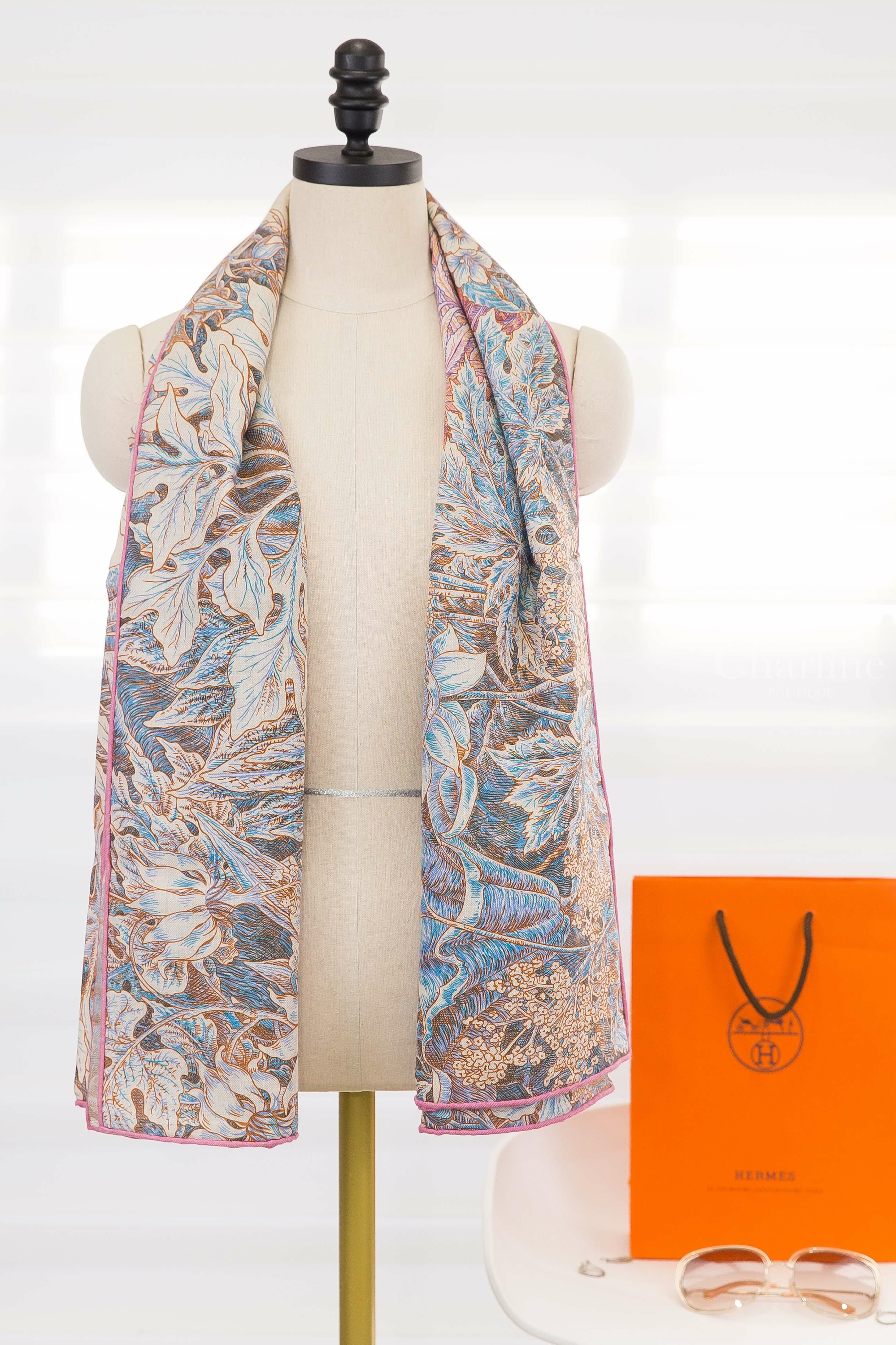 Hermès All'orto Botanico Di Palermo Shawl 140 玫瑰色/自然色/藍色花卉森林喀什米爾真絲披肩-Charline Boutique 精品代購