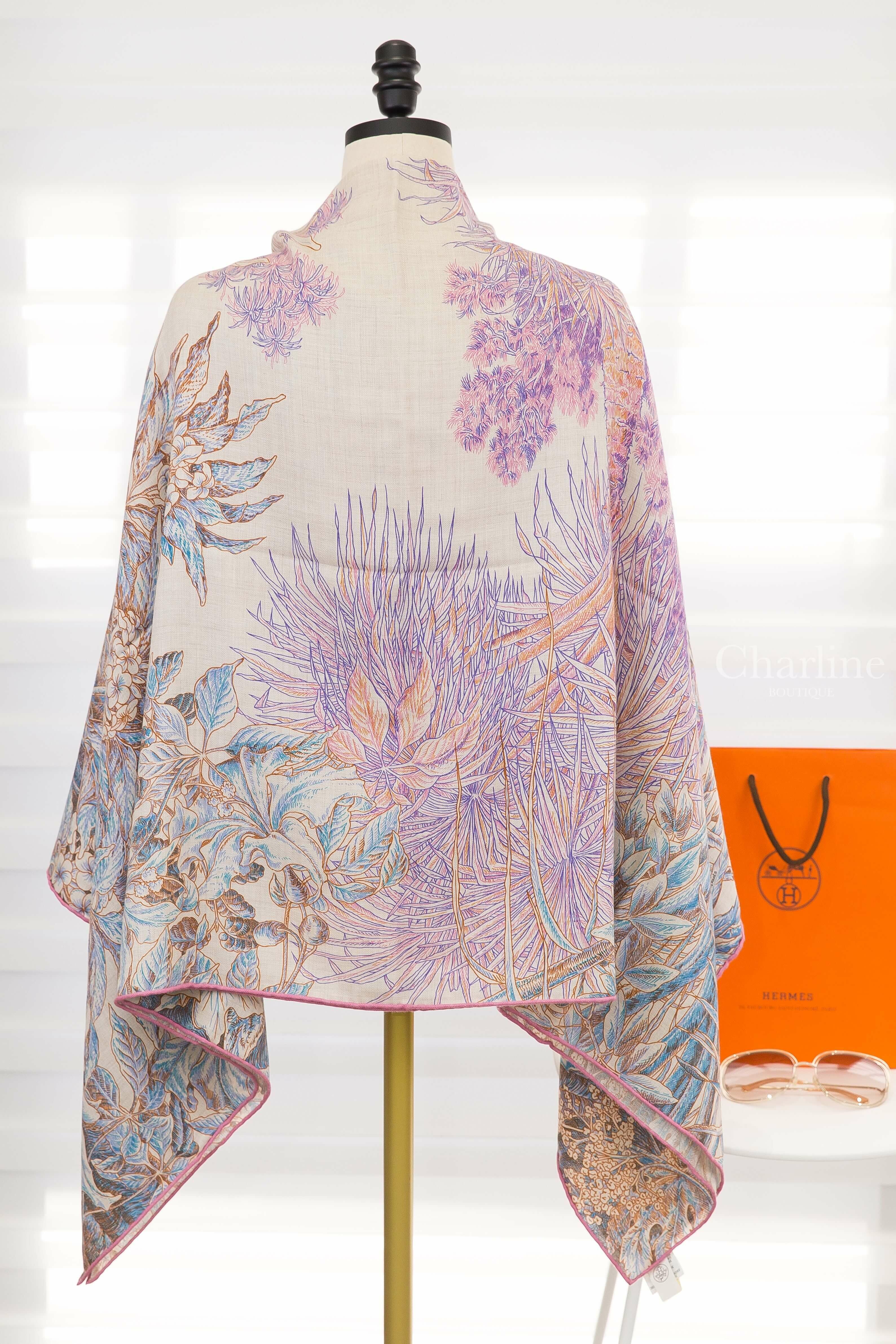 Hermès All'orto Botanico Di Palermo Shawl 140 玫瑰色/自然色/藍色花卉森林喀什米爾真絲披肩-Charline Boutique 精品代購