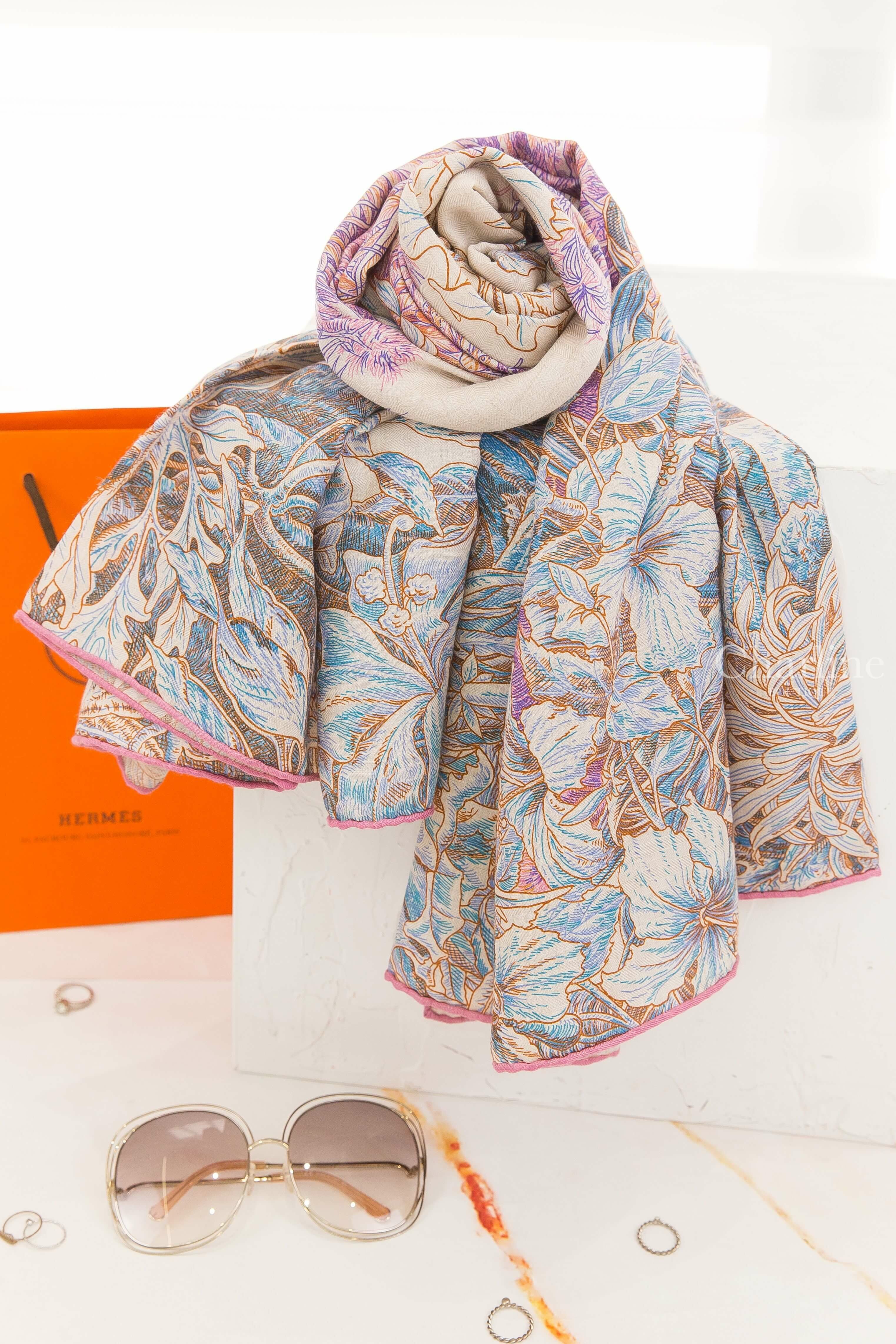 Hermès All'orto Botanico Di Palermo Shawl 140 玫瑰色/自然色/藍色花卉森林喀什米爾真絲披肩