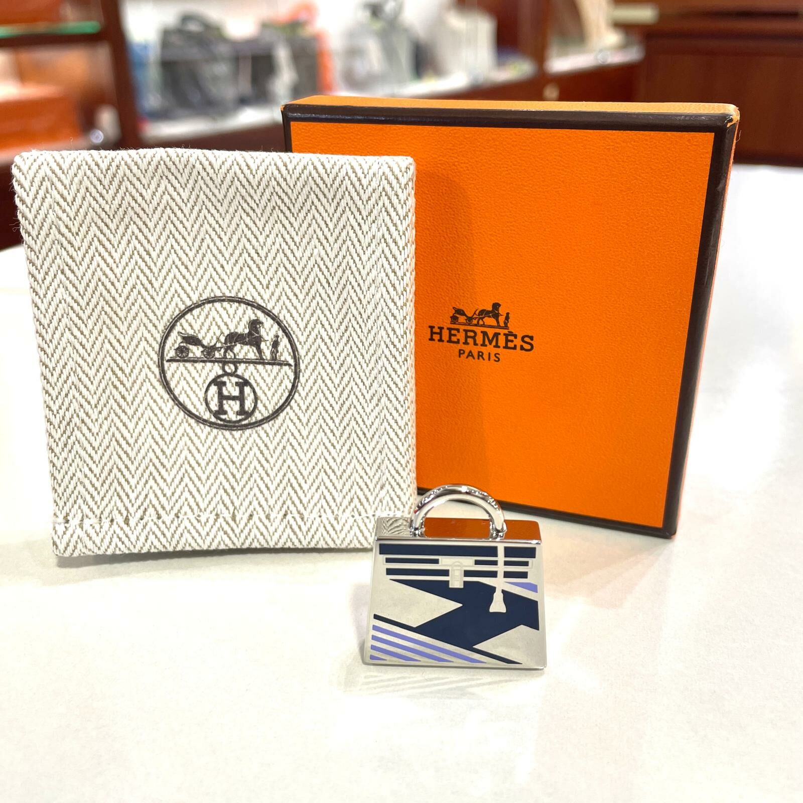 全新HERMES 吊墜/手袋吊飾 H071730F  CURIOSITE KELLY LAQUE H CHARM #BRAND NEW #香榭站正品