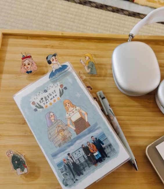 甜蜜生活女孩 帽子耳機短髮 女孩 壓克力夾子｜甜蜜生活La dolce vita 臺灣