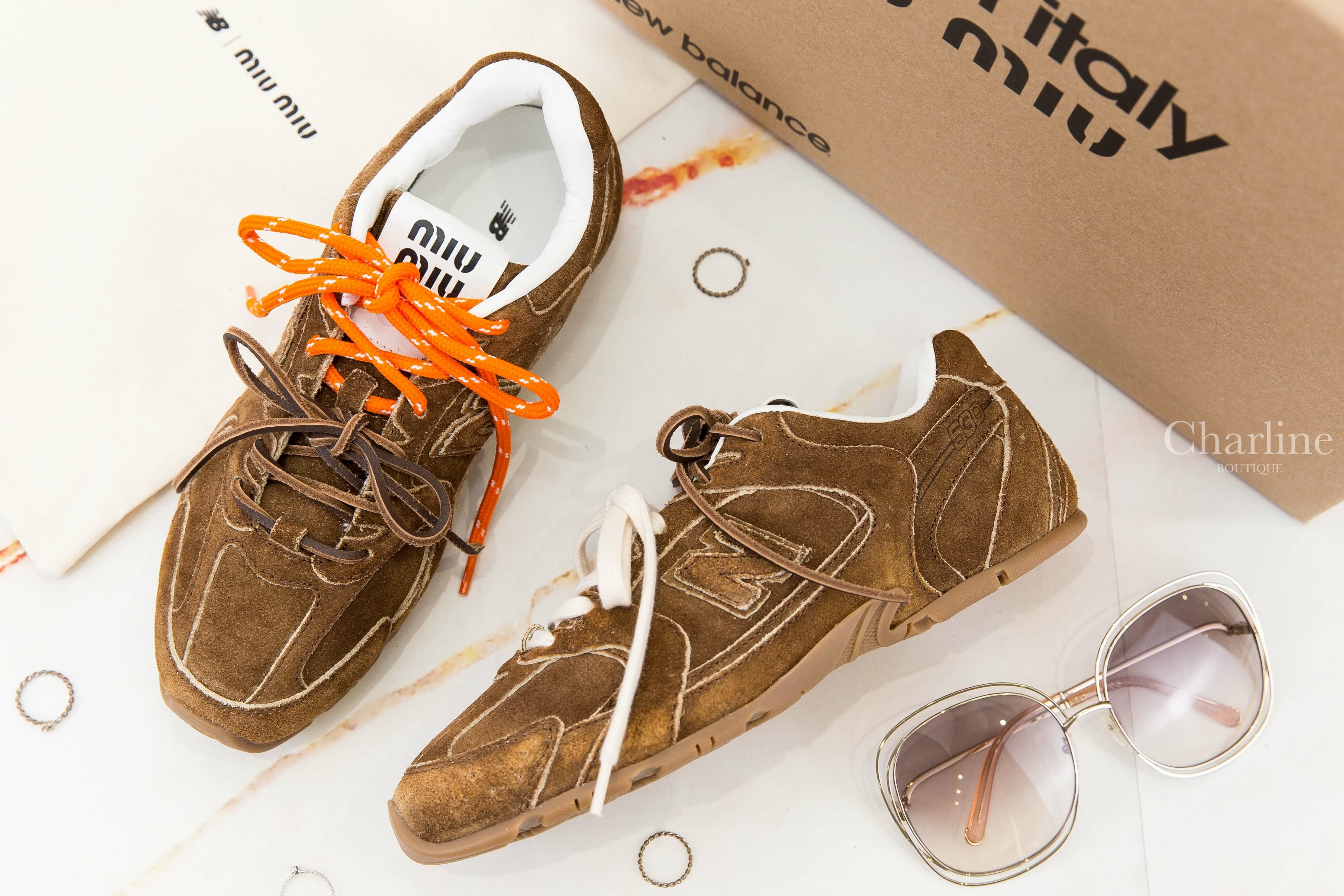 Miu Miu New Balance X Miu Miu 530 Sl Suede Sneakers 肉桂色聯名款麂皮咖啡色白色橘色鞋帶運動鞋-Charline Boutique 精品代購