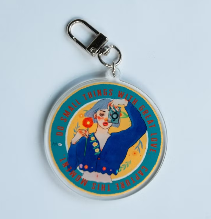 迷你 壓克力吊飾 花田攝影女孩｜甜蜜生活La dolce vita 臺灣