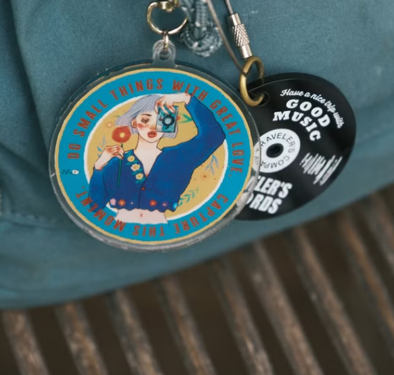 花田攝影女孩 壓克力吊飾｜甜蜜生活La dolce vita 臺灣