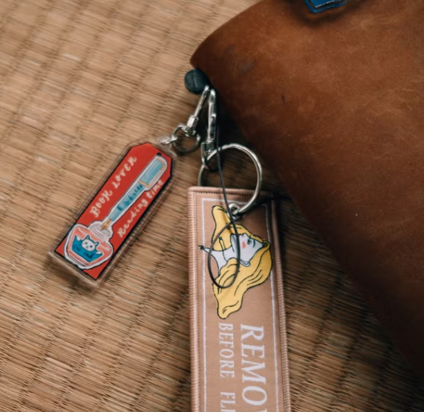 閱讀與書寫 壓克力吊飾｜甜蜜生活La dolce vita 臺灣