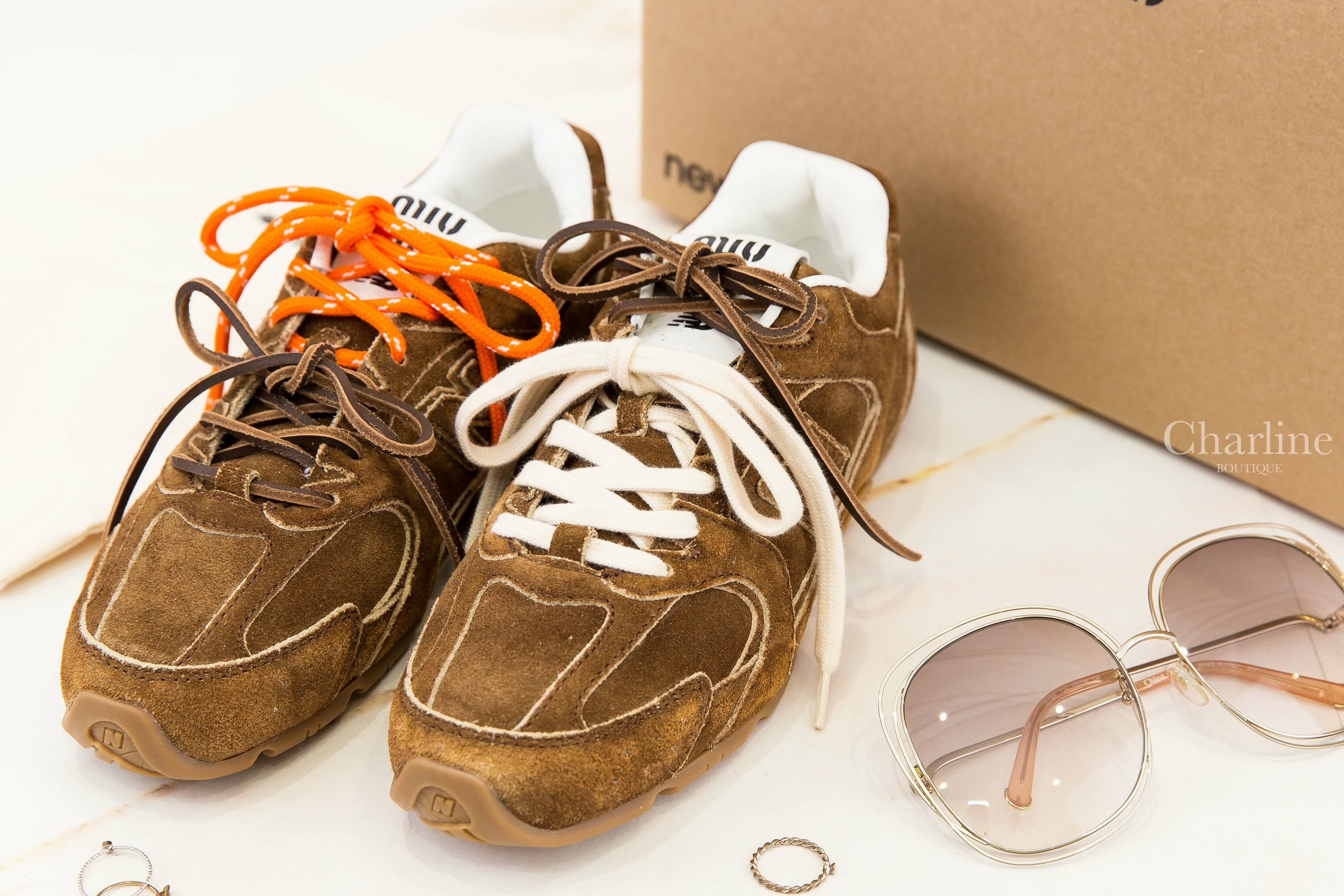 Miu Miu New Balance X Miu Miu 530 Sl Suede Sneakers 肉桂色聯名款麂皮咖啡色白色橘色鞋帶運動鞋-Charline Boutique 精品代購