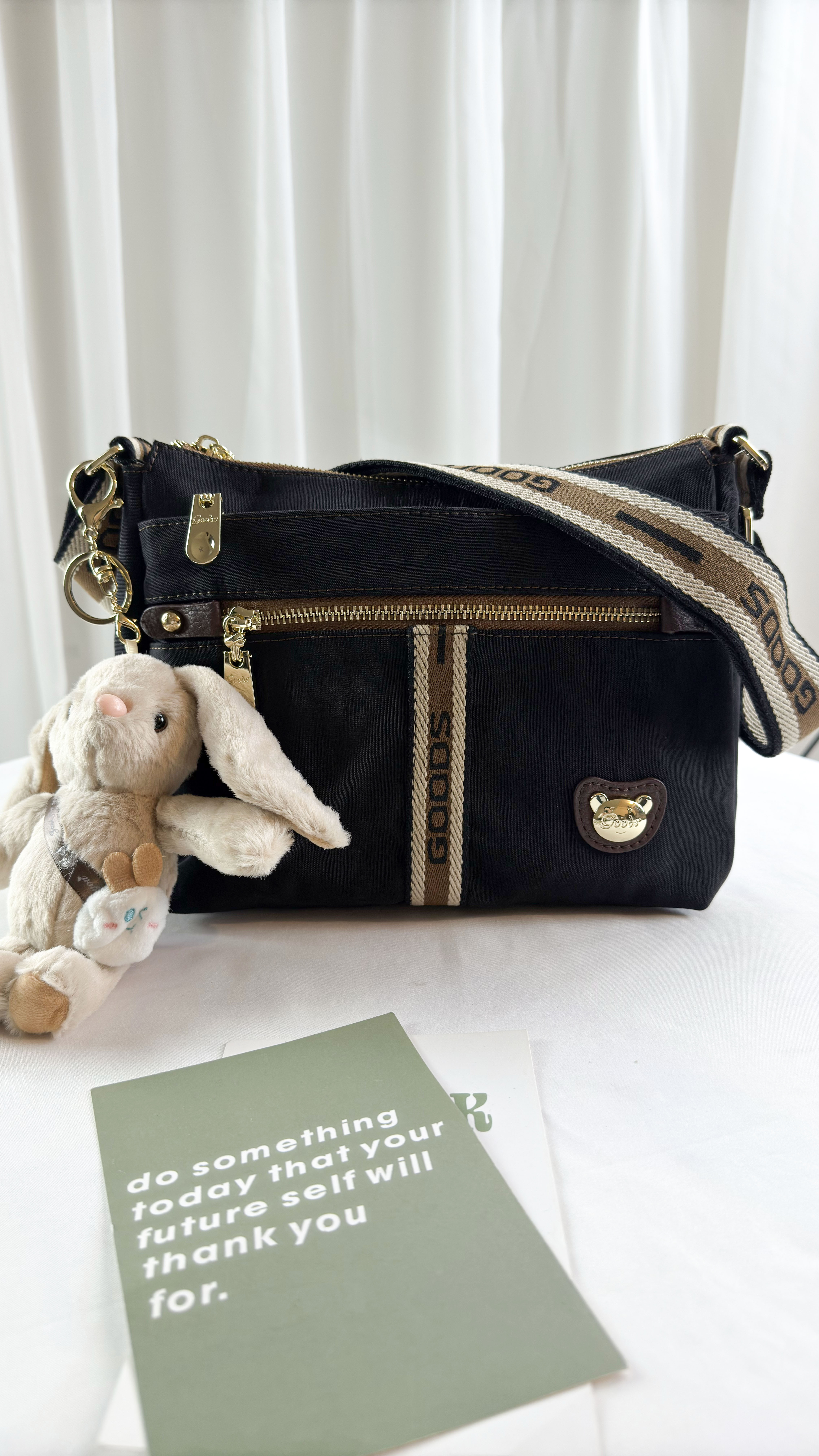 現貨正品 GOODS 卡其織帶 側背包 GOODS包 水洗 織帶 防潑水 斜背包 附小熊吊飾 #2672 批發零售 正品