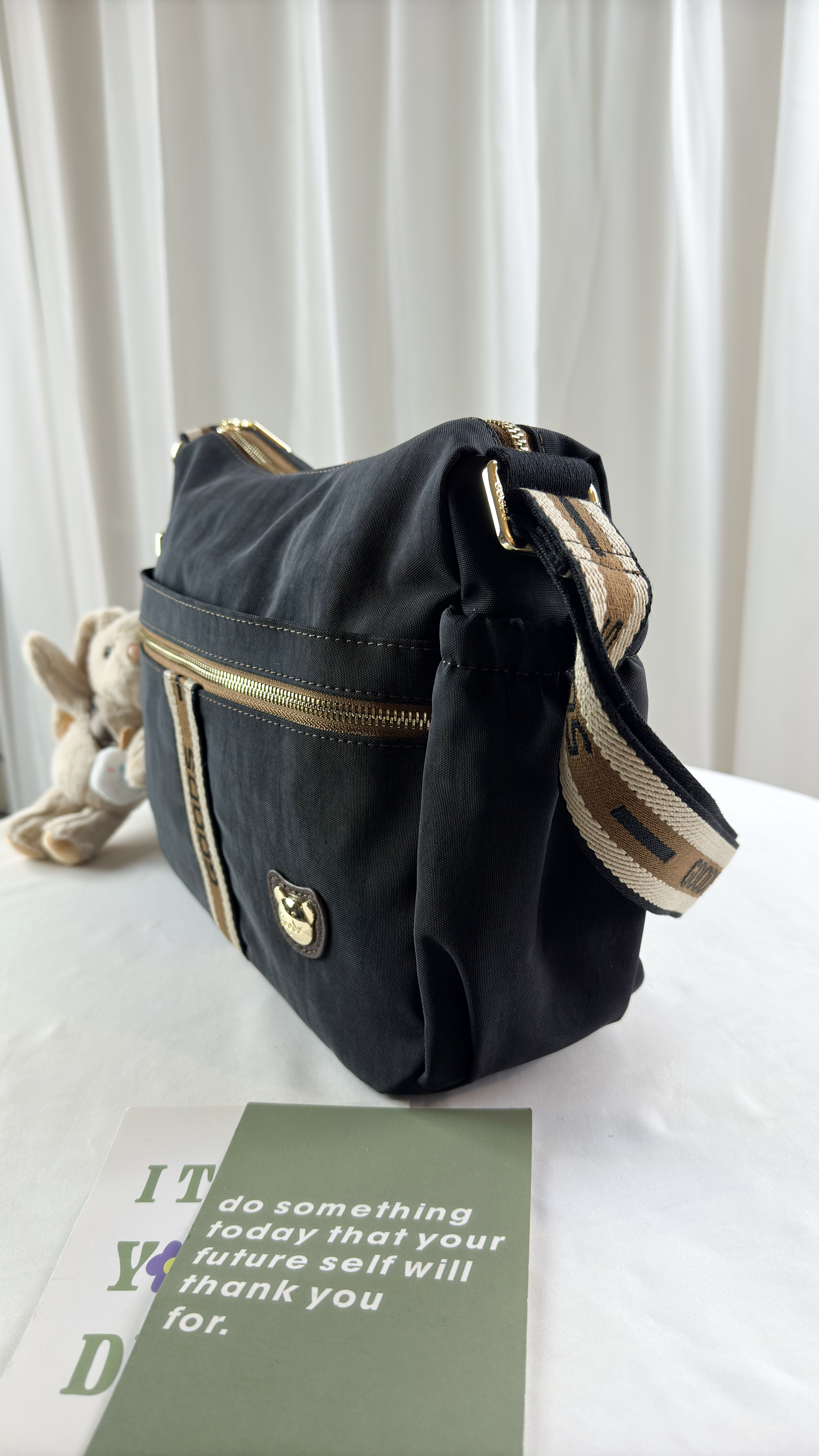 現貨 正品 GOODS 卡其織帶 GOODS包 防潑水  熊熊包 附小熊吊飾 2860 批發零售