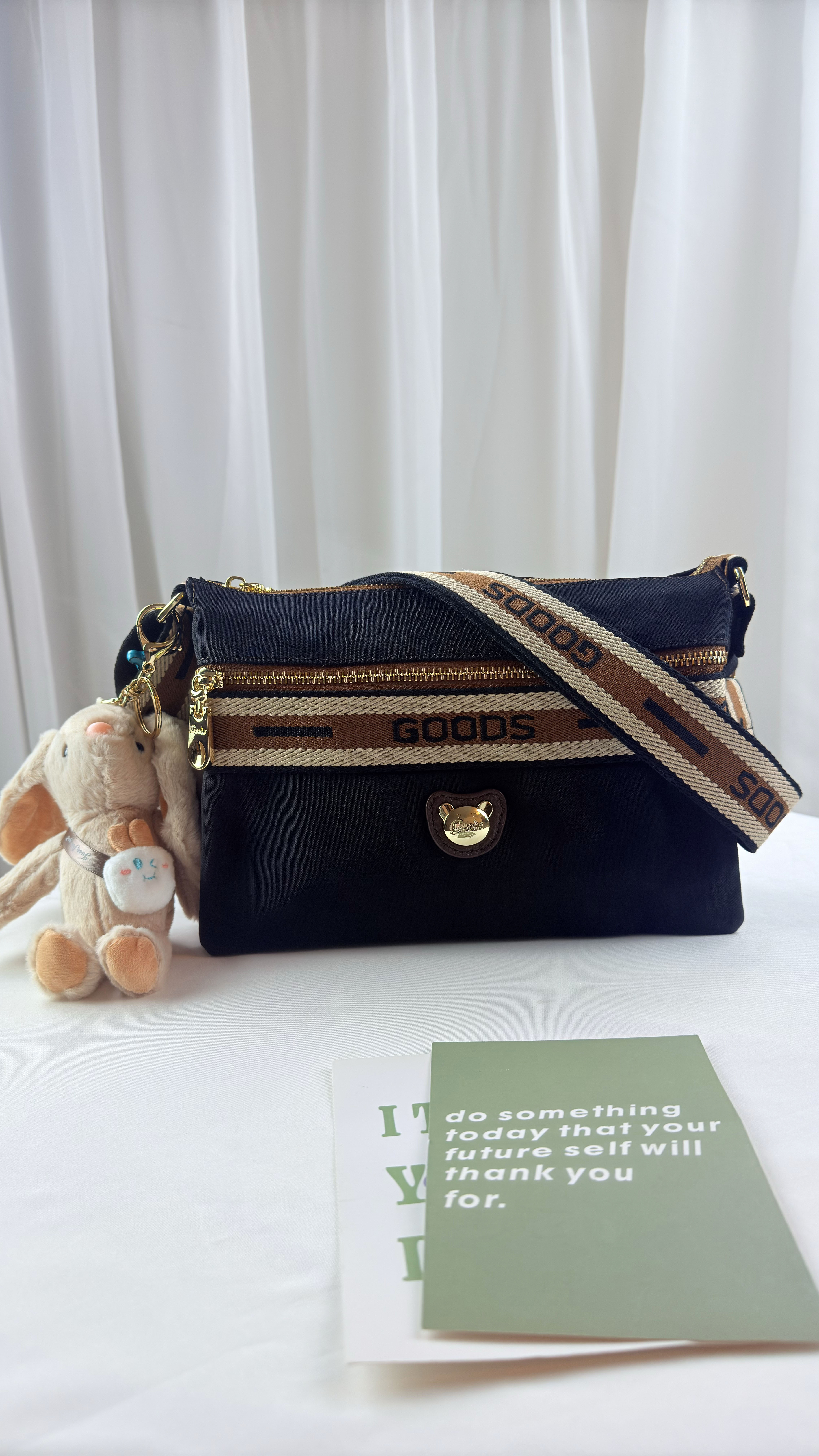 現貨正品 GOODS 卡其織帶 側背包 GOODS包 水洗 織帶 防潑水 斜背包 附小熊吊飾 #2522 批發零售 正品