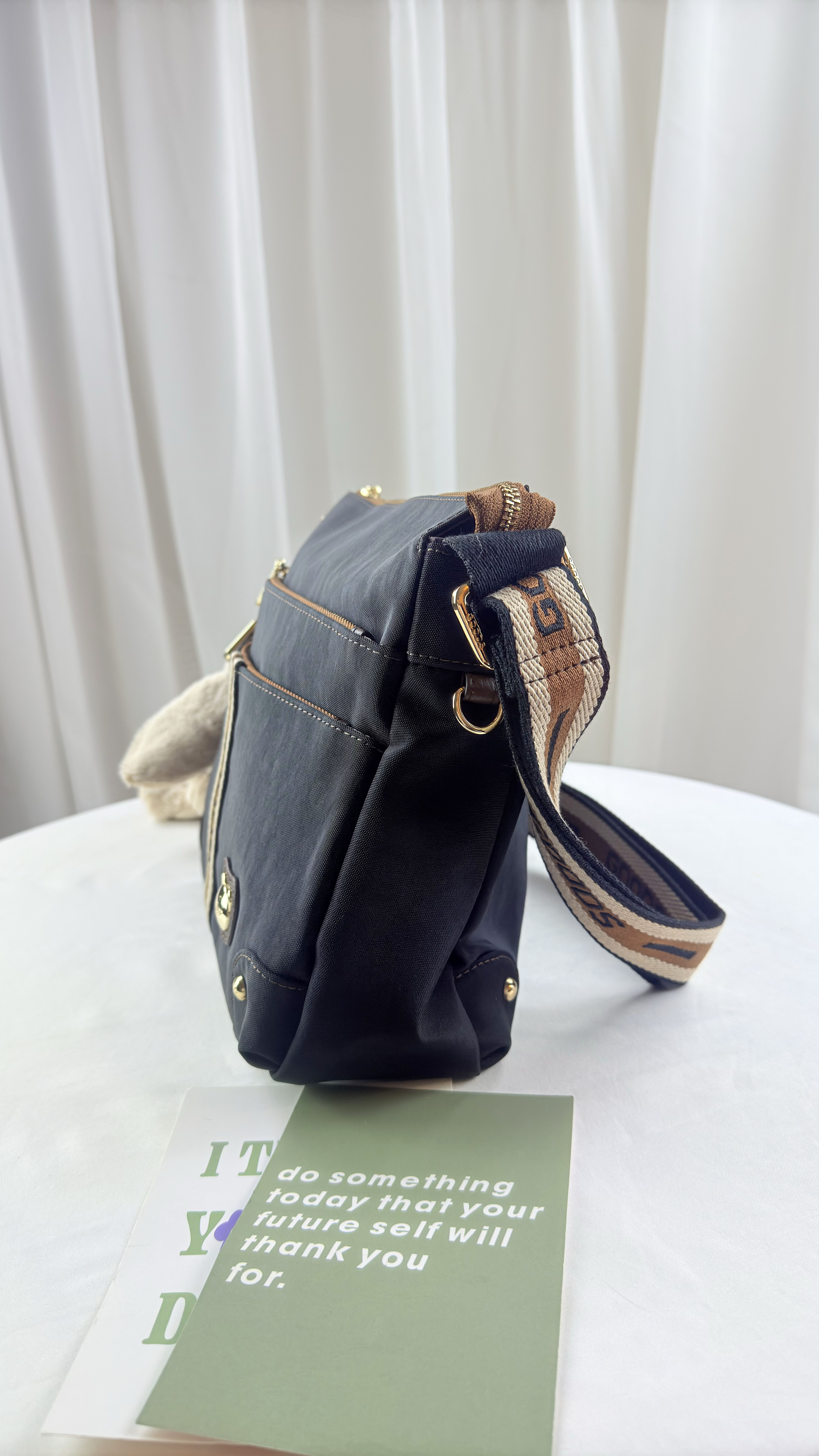 現貨 正品GOODS 卡其織帶 水洗 側背包 GOODS包 防潑水 斜背包  附小熊吊飾 #2045 批發零售