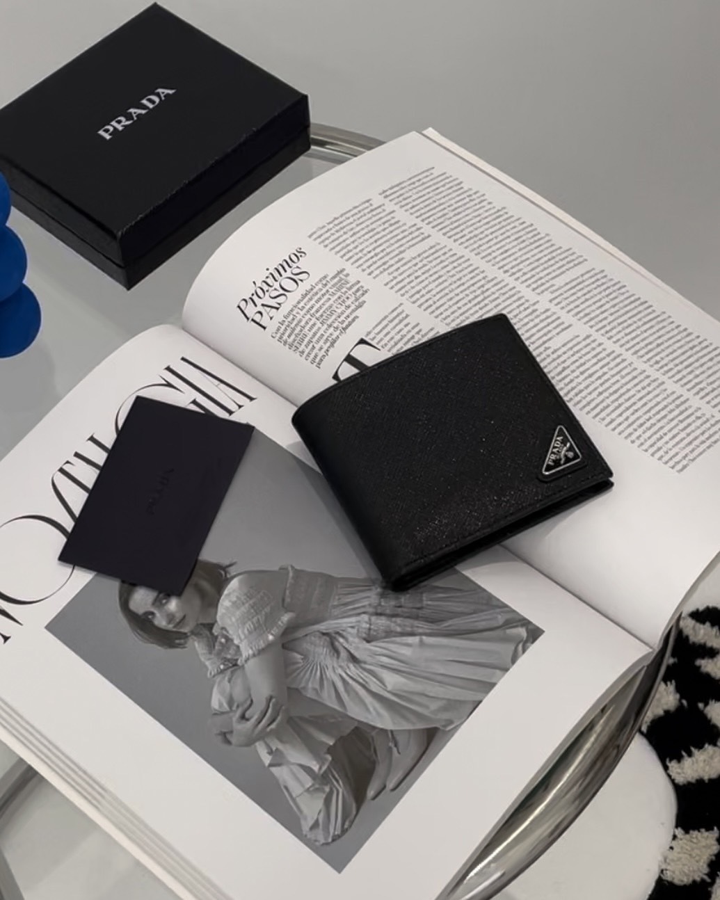 PRADA｜三角標誌內零錢袋雙折短夾 黑色