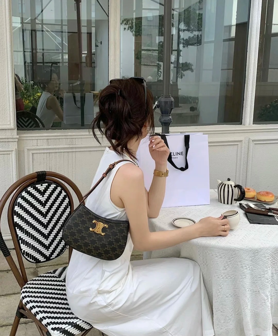 CELINE TILLY標誌印花牛皮革中號手袋