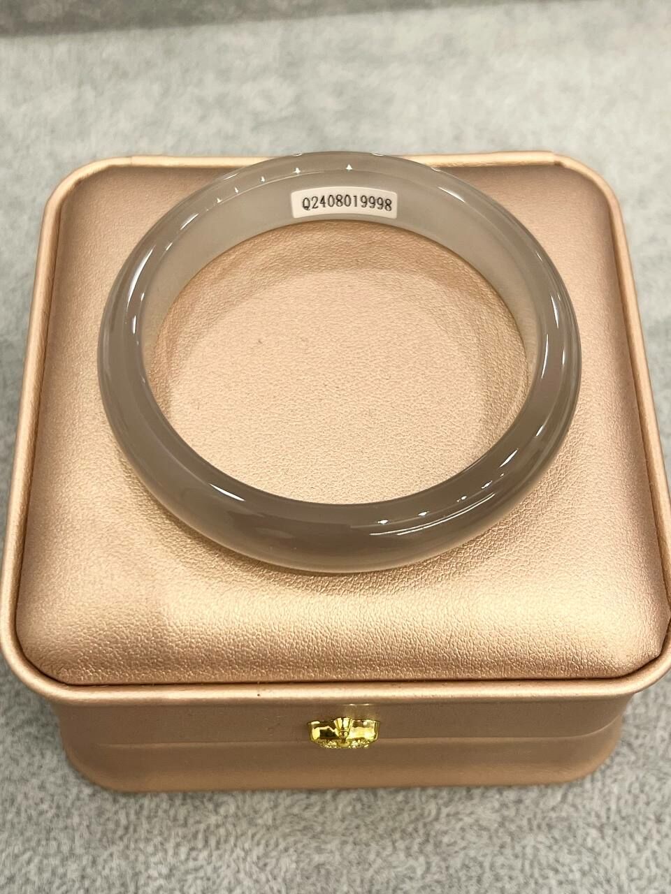 [S] GEMZ & CO CLTF GREY CHALCEDONY BANGLE WITH CERTIFICATE, Z102 (Z102)