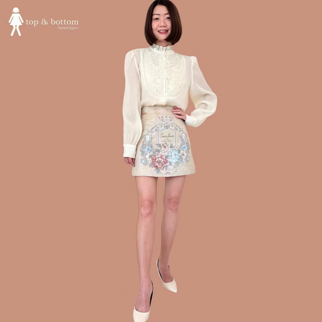 EMBROIDERED & SEQUINNED FLOWER SHORT SKIRT