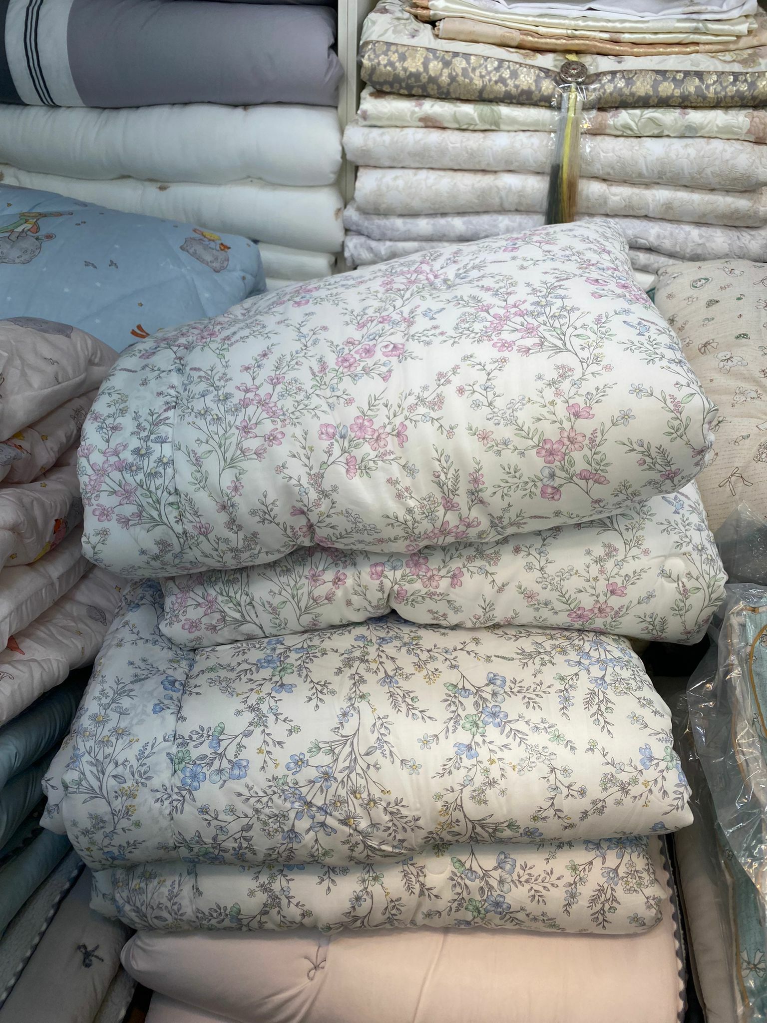 O38 碎花 天絲莫代爾棉 四季被   S. Size: 160x210 $550 / Q size: 200x230 $650 made in korea