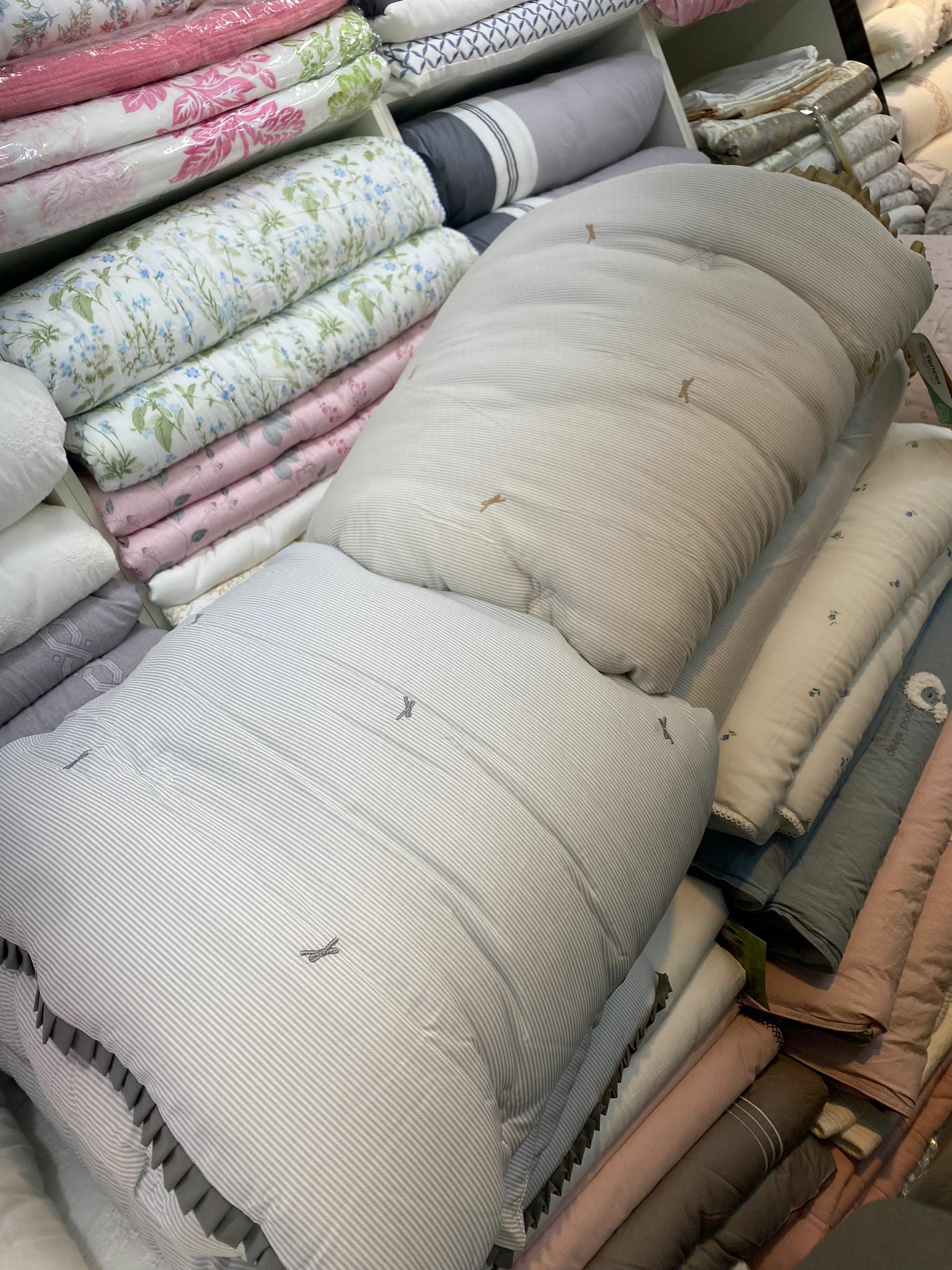 O42 條子蝴蝶  天絲莫代爾棉  冬季被 160x210.  S. Size $499 /  200x230. Q size  $599   made in korea