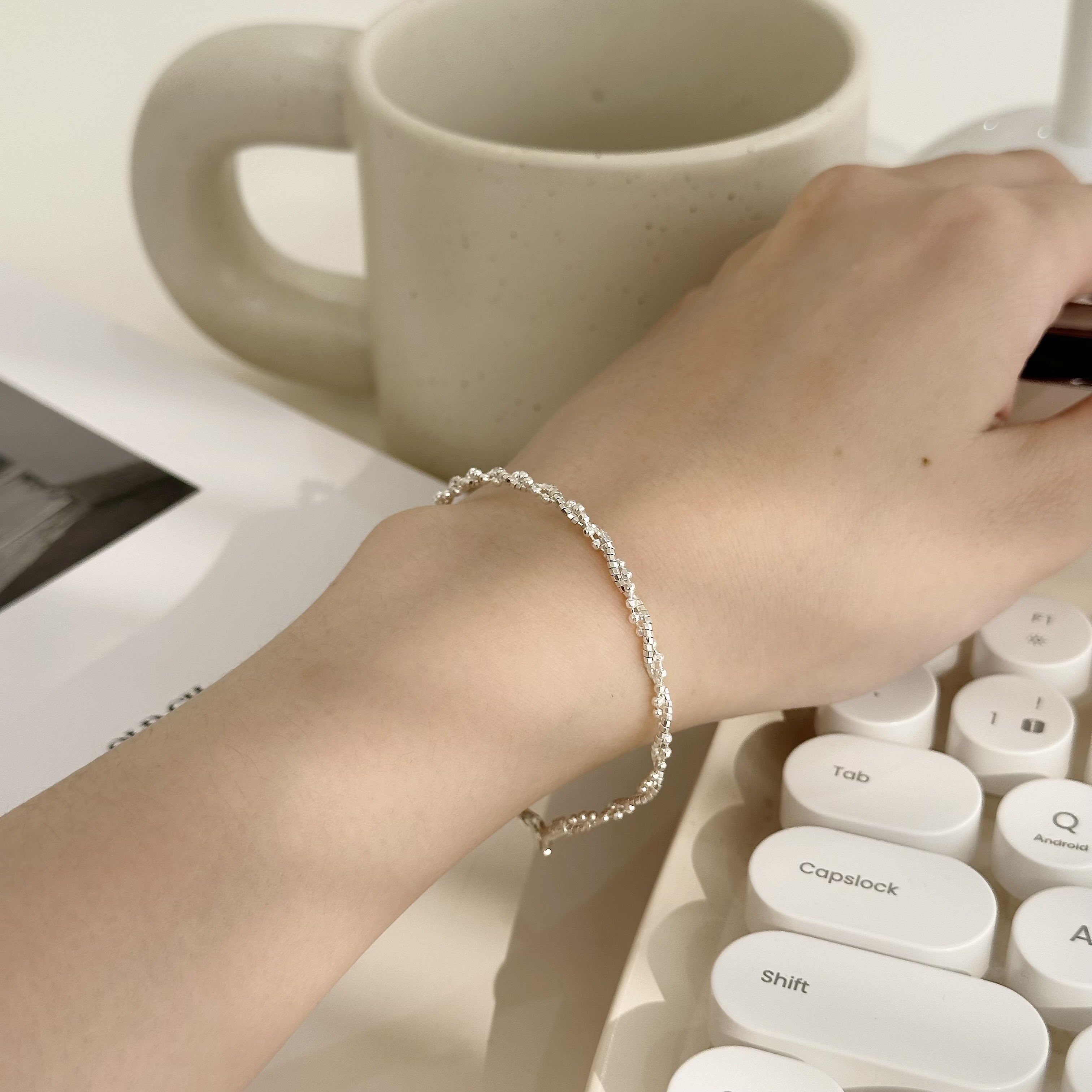 F07周圍．扭結小球純銀軟式手環