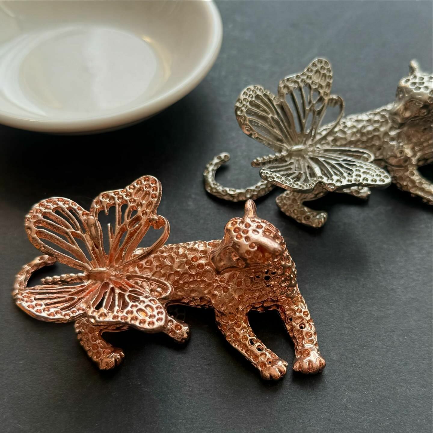 [原石] 水晶球 金屬底座 豹