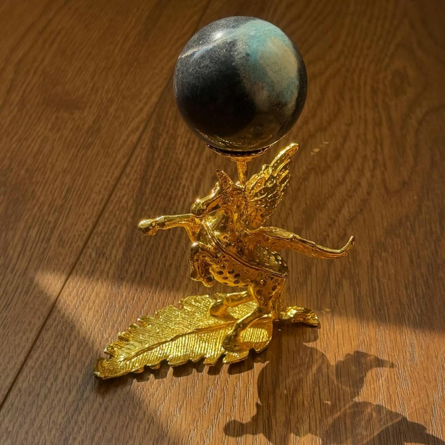 [原石] 水晶球 金屬擺件 獨角獸