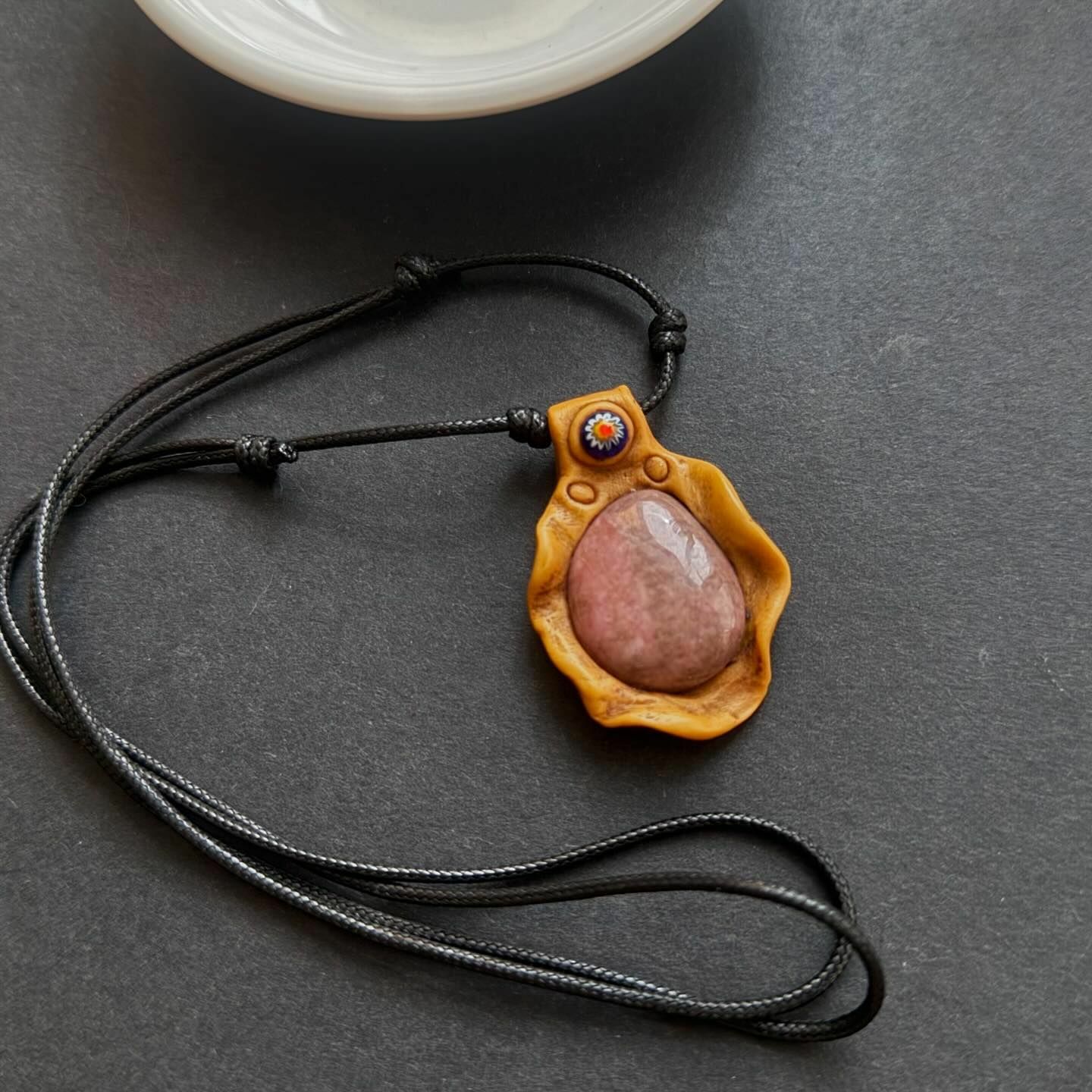 [原石] 薔薇輝石 軟陶項鍊 設計師原礦款