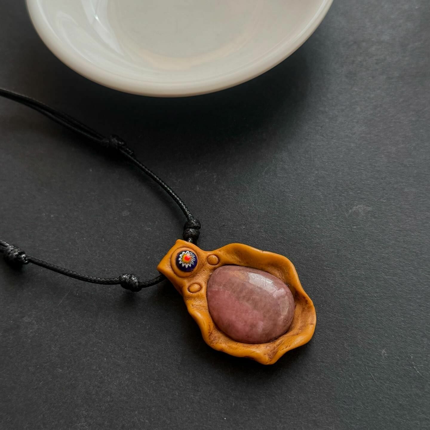 [原石] 薔薇輝石 軟陶項鍊 設計師原礦款