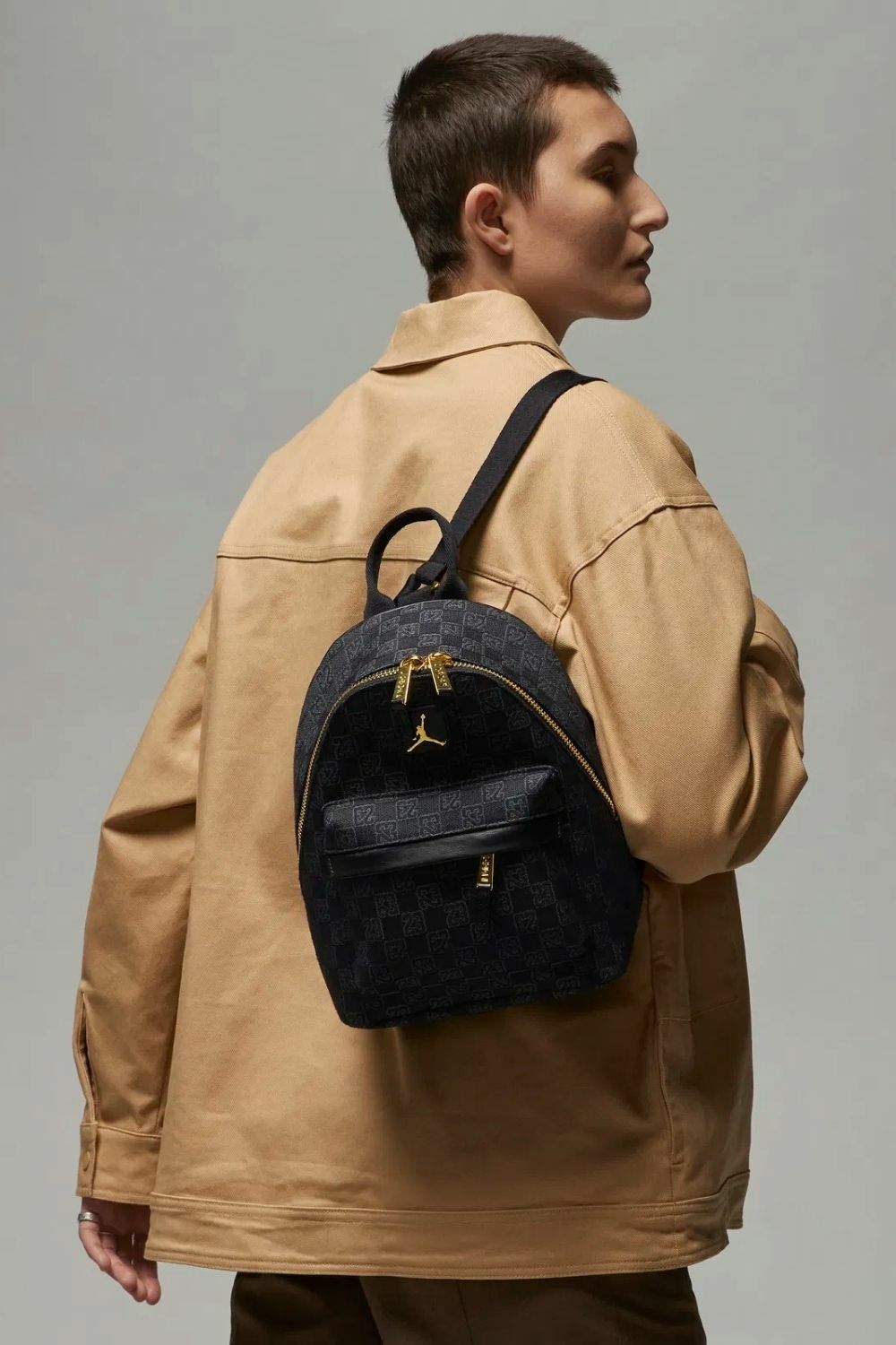 【PRE-ORDER】NIKE AIR JORDAN Monogram Mini 陳傑憲同款 迷你款 復古 老花 金標 小後背包