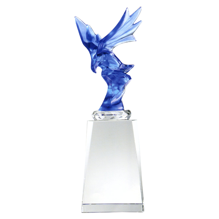 琉璃獎座｜鷹揚之勢水晶獎牌推薦 高質感設計象徵榮耀