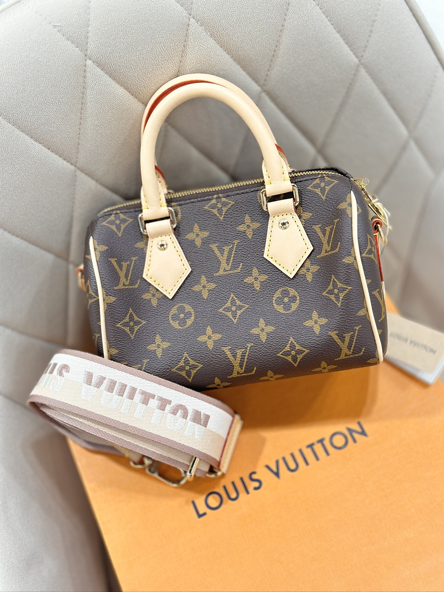 LOUIS VUITTON Speedy Bandoulière 20 M46222