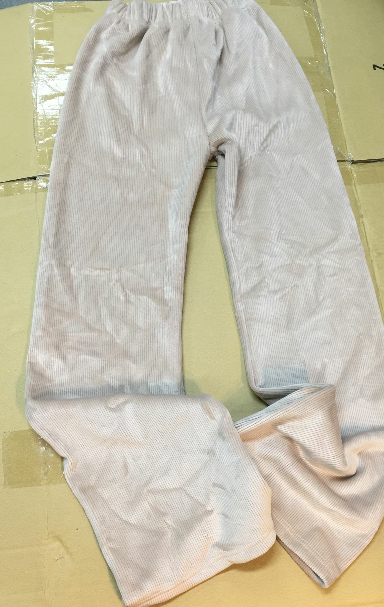 現貨 韓國絨料(滑身/舒服料)長褲,白色有染色,介意者請勿落單,不設退換(AT12 776)