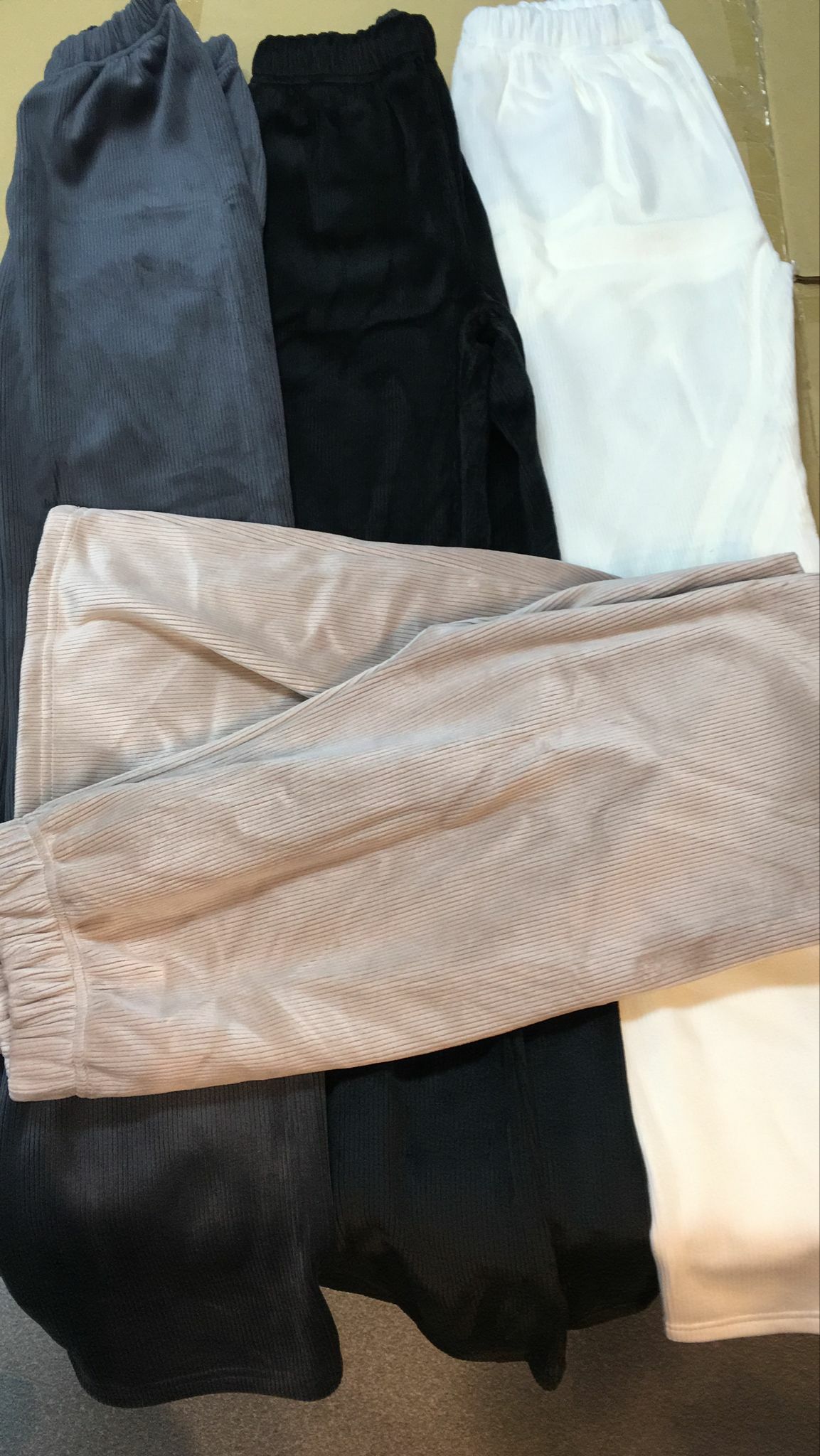 現貨 韓國絨料(滑身/舒服料)長褲,白色有染色,介意者請勿落單,不設退換(AT12 776)