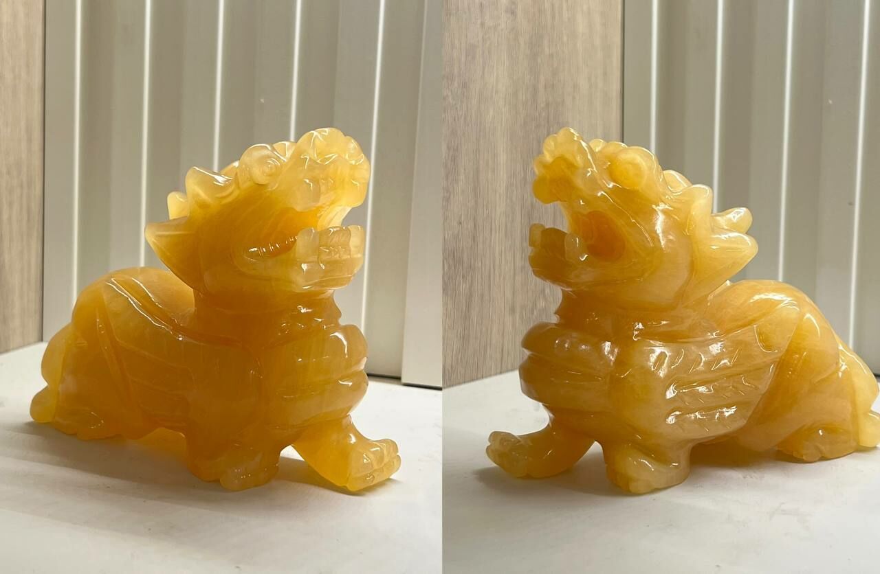 [S] GEMZ & CO QLHA YELLOW JADE SMALL PIXIU IN A PAIR DISPLAY, V239 (V239)