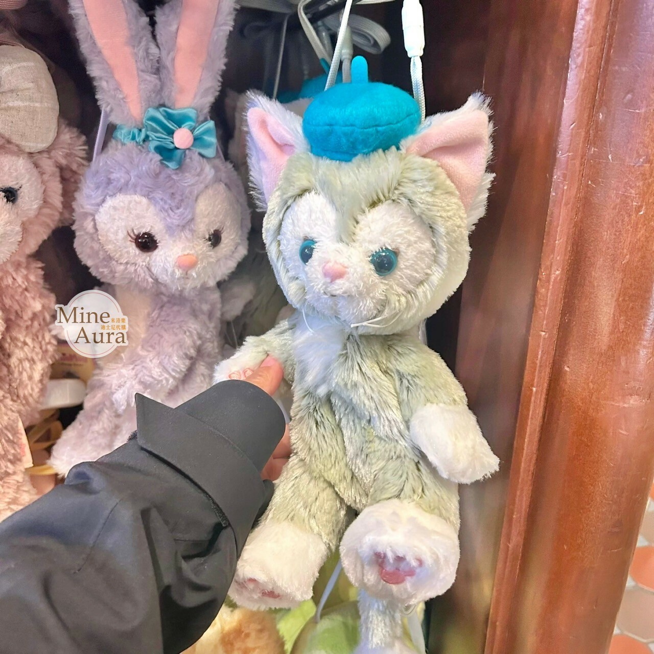 (限時特價) 傑拉托尼 畫家貓 Gelatoni 側姿 絨毛娃娃玩偶設計 斜背 小包 -上海迪士尼樂園