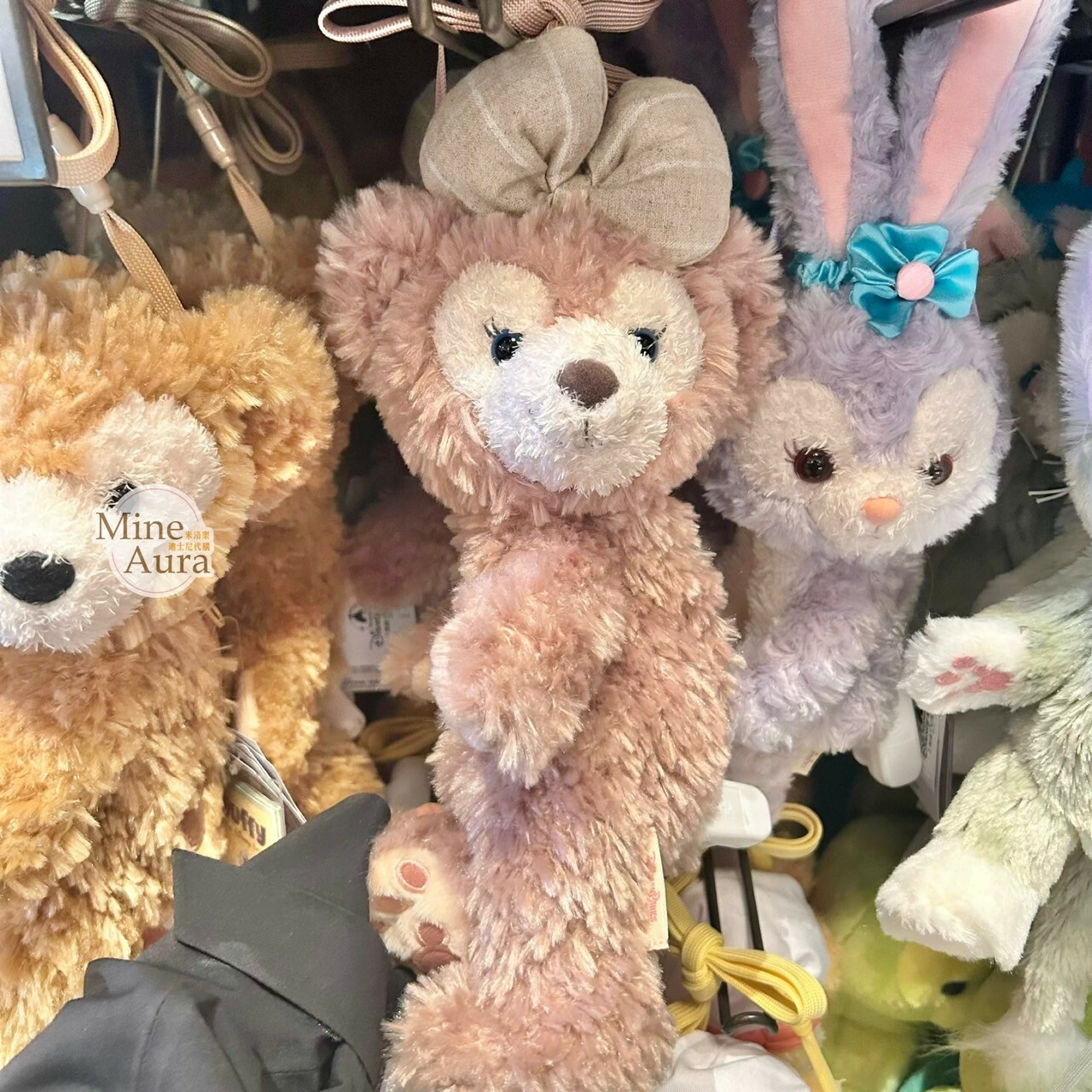 (限時特價) 雪莉玫 ShellieMay 側姿 絨毛娃娃玩偶設計 斜背 小包 -上海迪士尼樂園