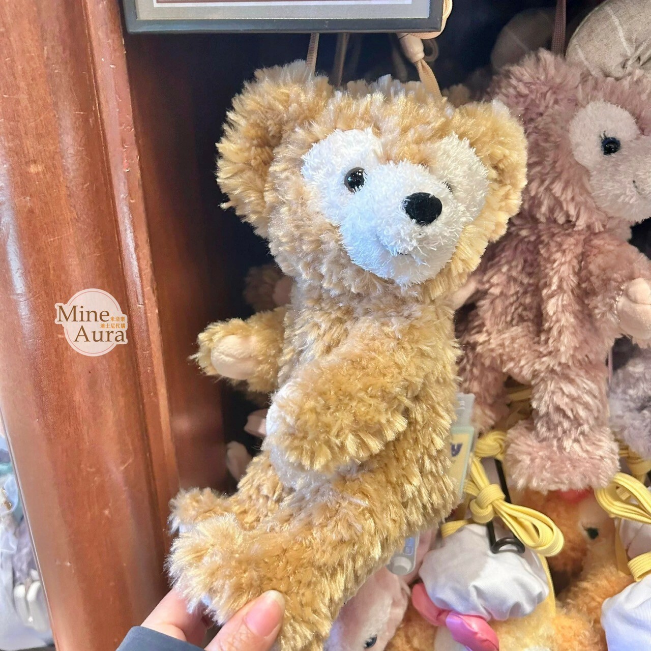 (限時特價) 達菲 Duffy 側姿 絨毛娃娃玩偶設計 斜背 小包 -上海迪士尼樂園