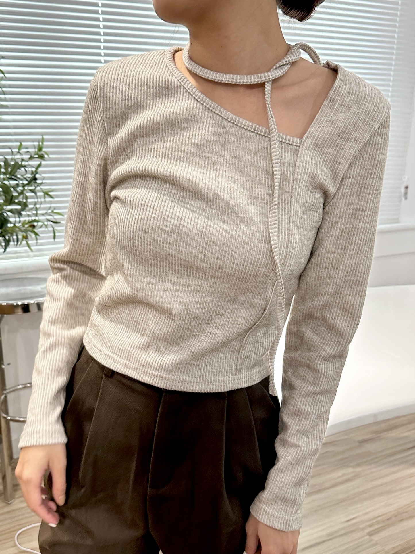 時髦至上斜肩綁脖上衣