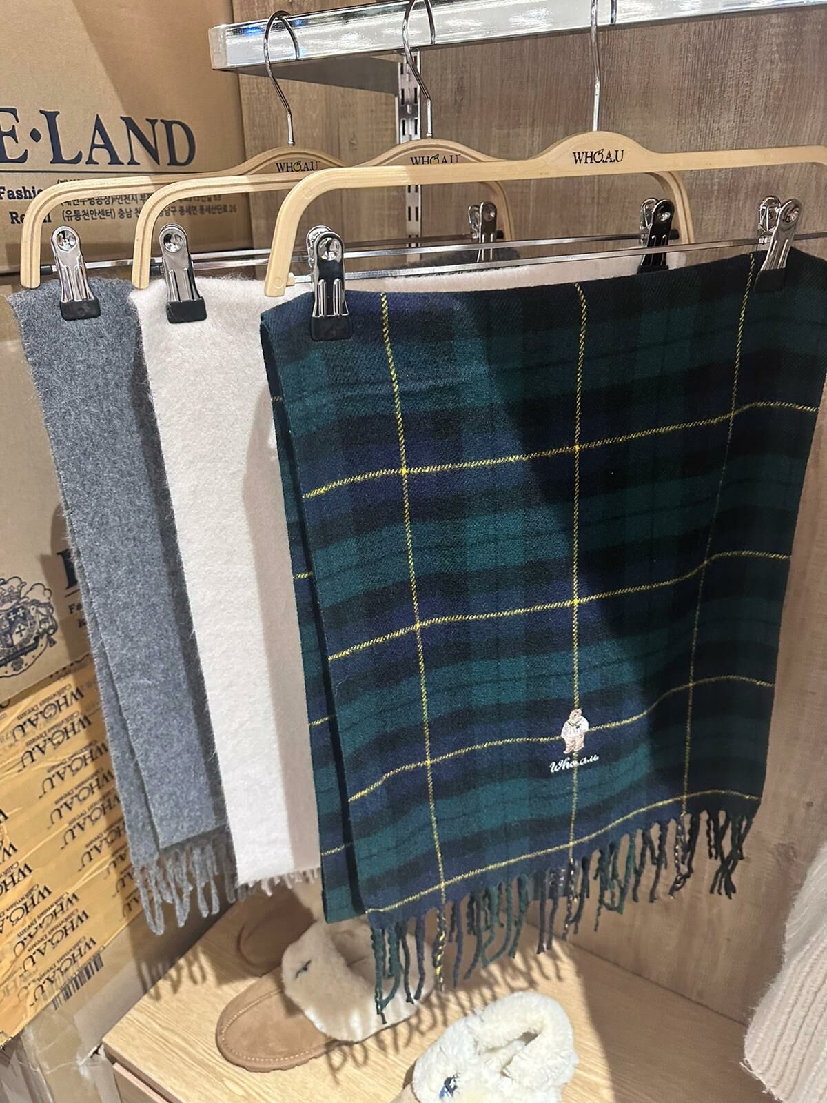 WHO.A.U 圍巾 （K11 BR793）