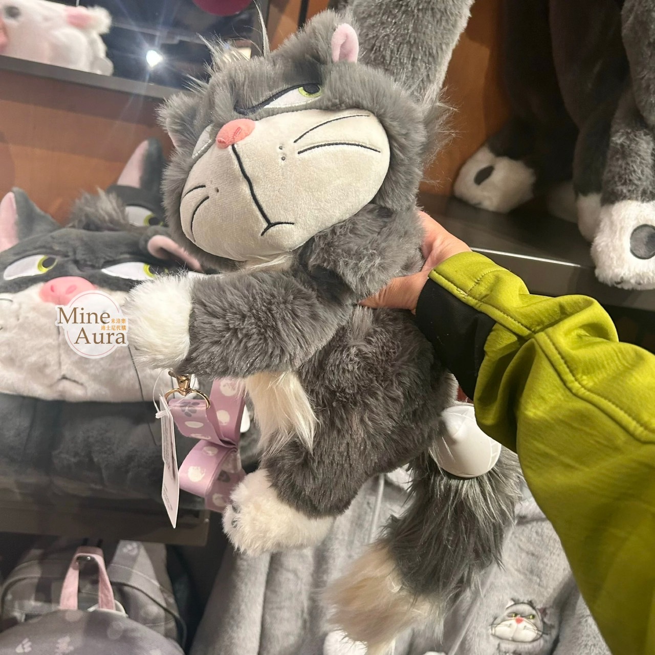 (限時特價) 爪爪派對系列 路西法 魯斯佛 Lucife 壞貓咪 側姿抱抱 絨毛娃娃玩偶設計 斜背 小包 -上海迪士尼樂園