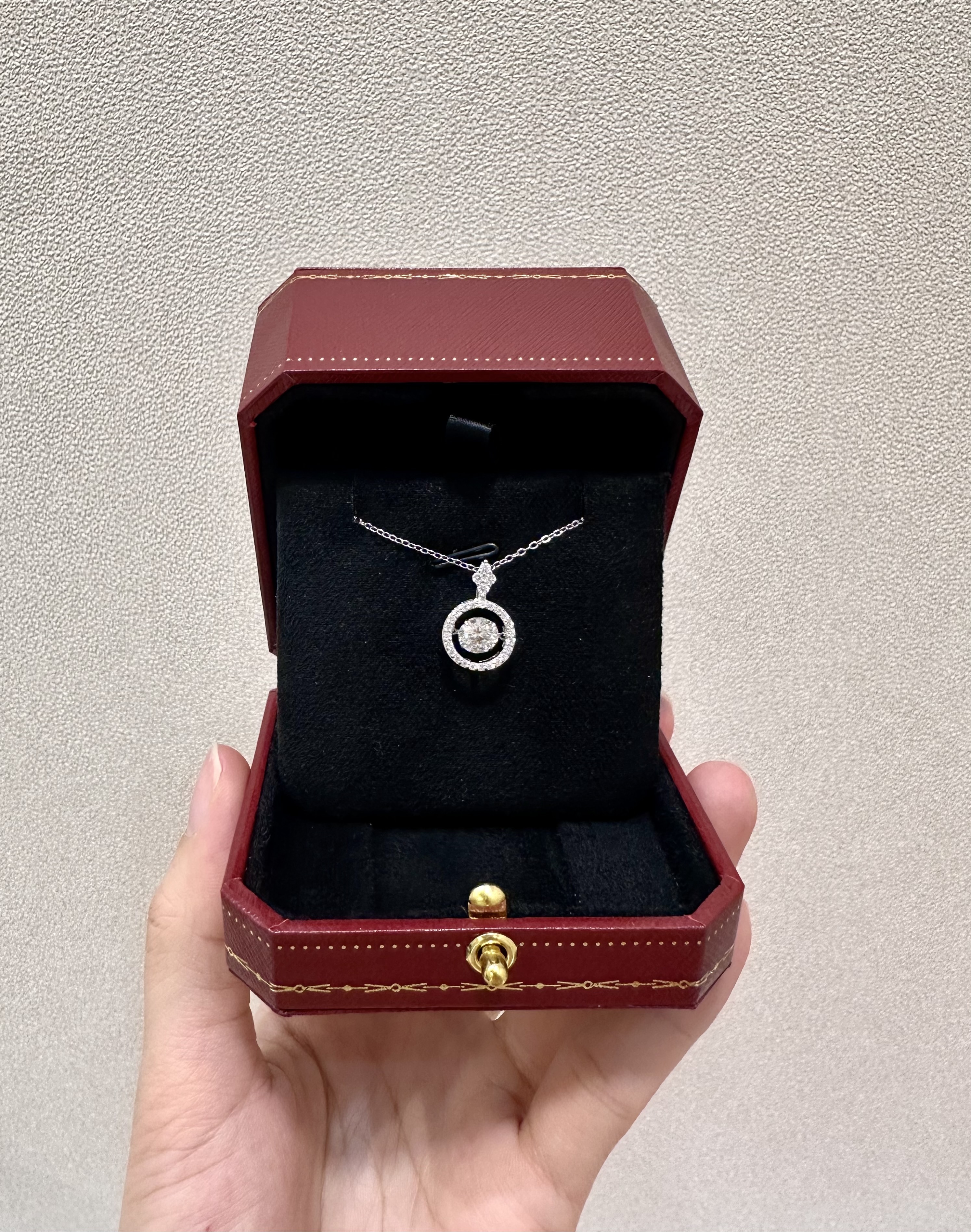 Elena 3D moissanite necklace