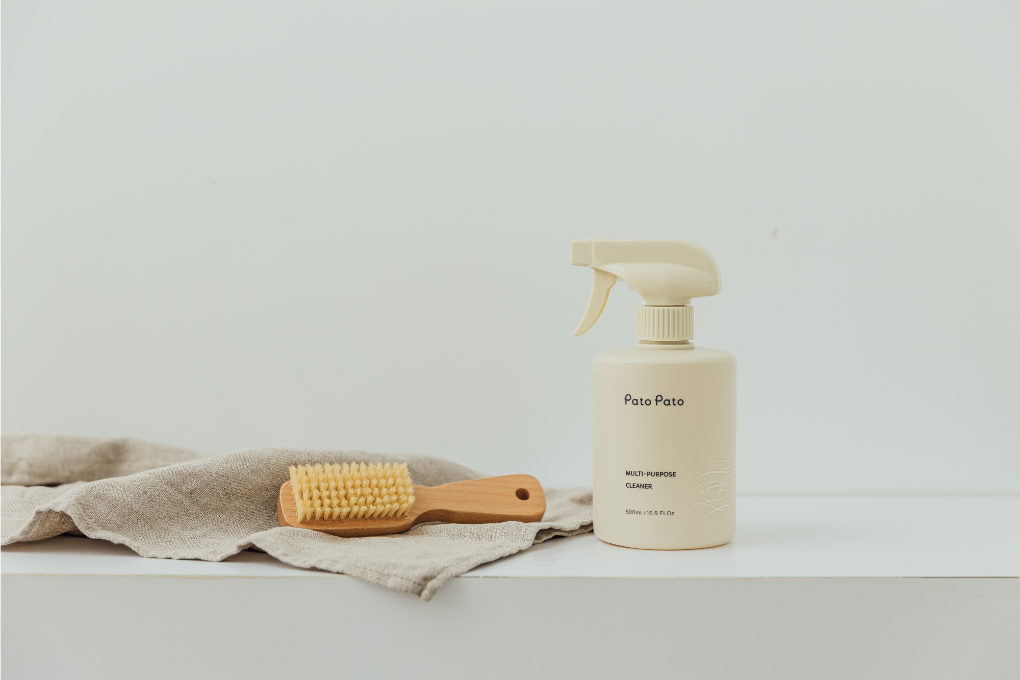 這是一罐清潔液的照片