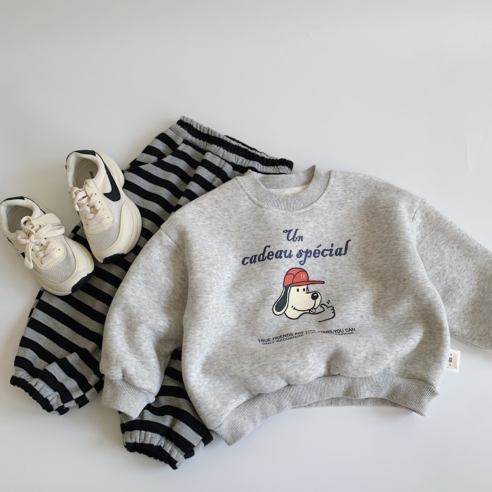 戴帽酷狗勾上衣