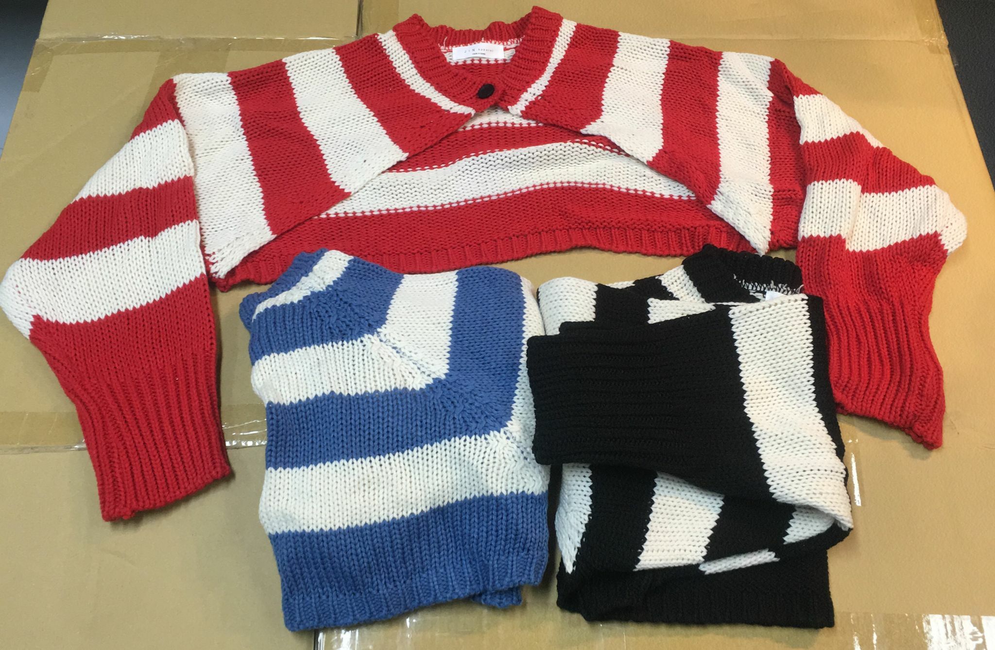 現貨 韓國針織短身外套 （此為清貨價貨品不設退換）(AT12 859)