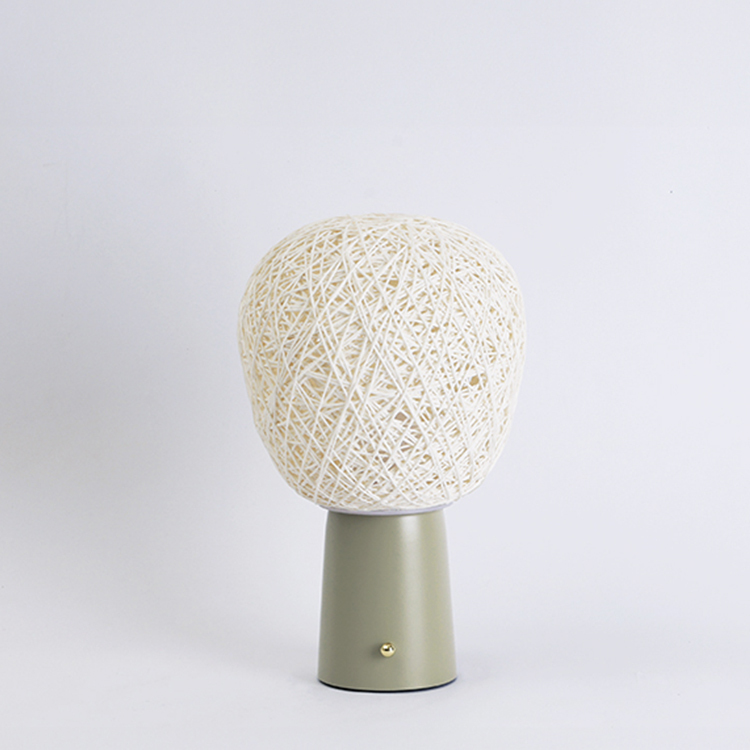 Weav 手工編織移動桌燈