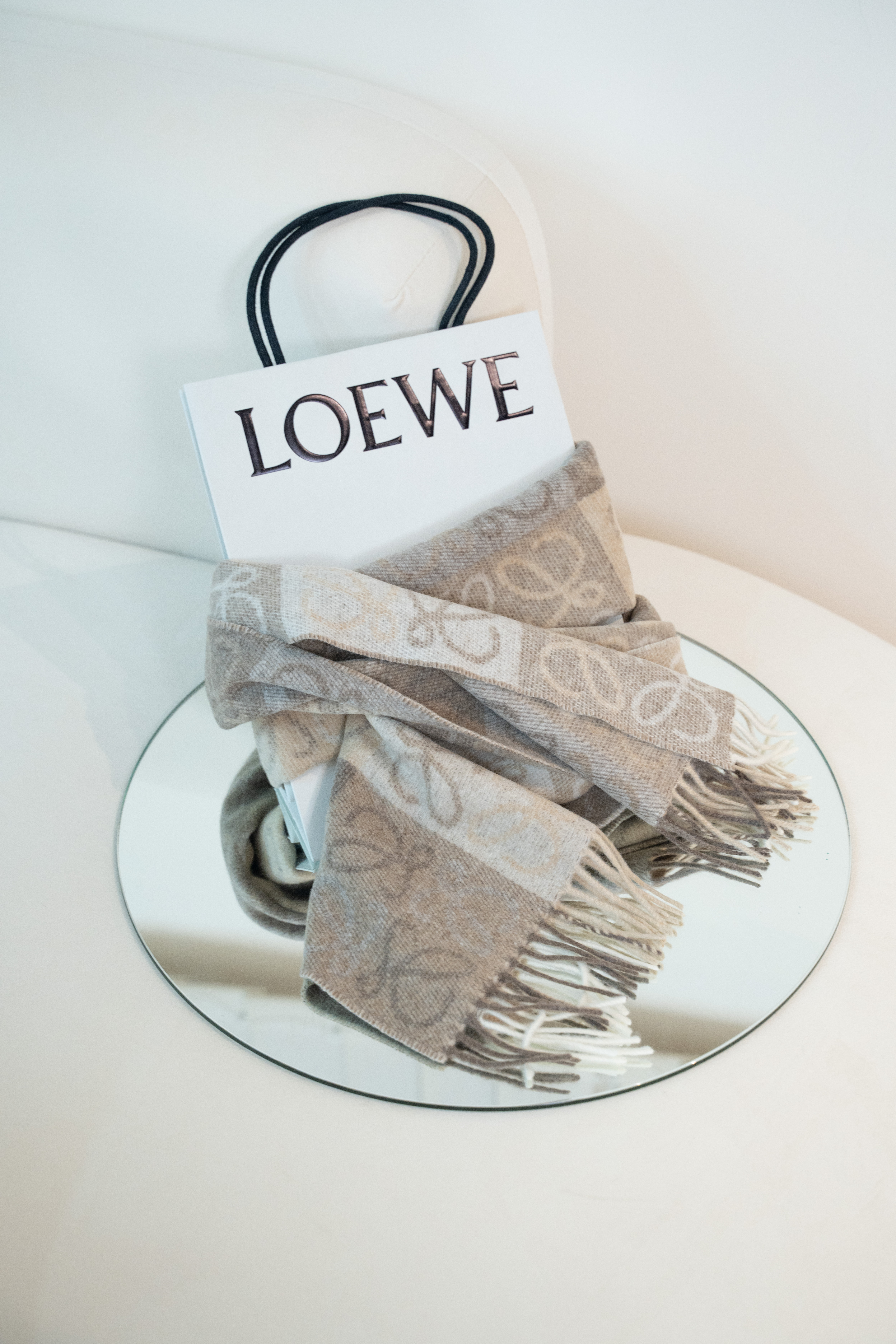 季末清貨優惠LOEWE Anagram 羊毛和羊絨頸巾