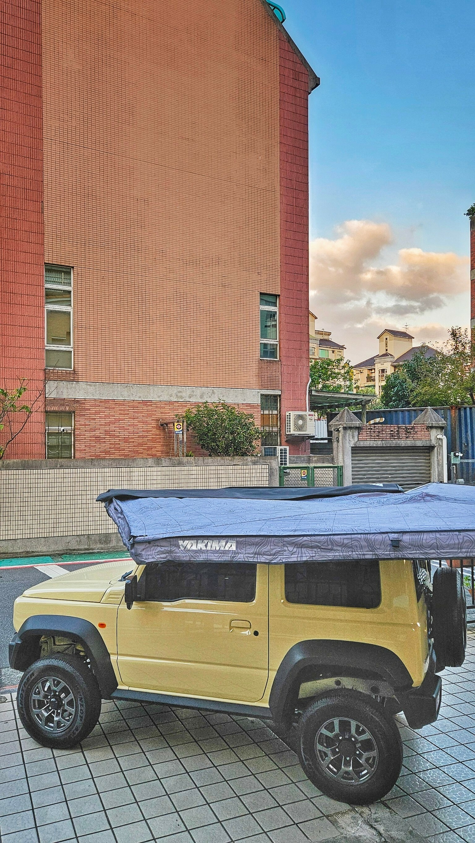 車邊帳Yakima MajorShady 270 扇形帳(蝙蝠帳)Suzuki - jimny jb74
