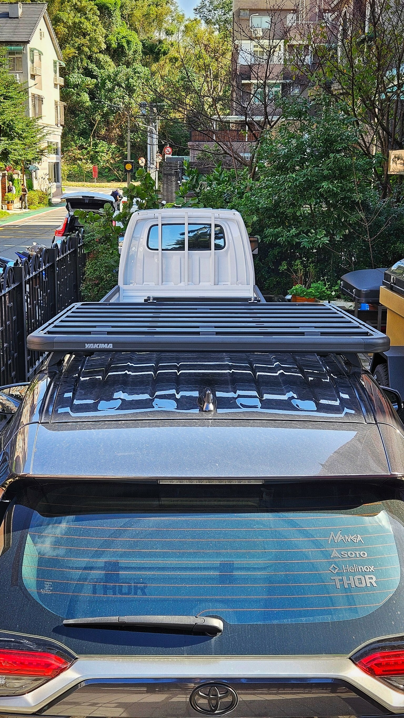 YAKIMA LockNLoad Platform ( Toyota Rav4 ) 車頂平台