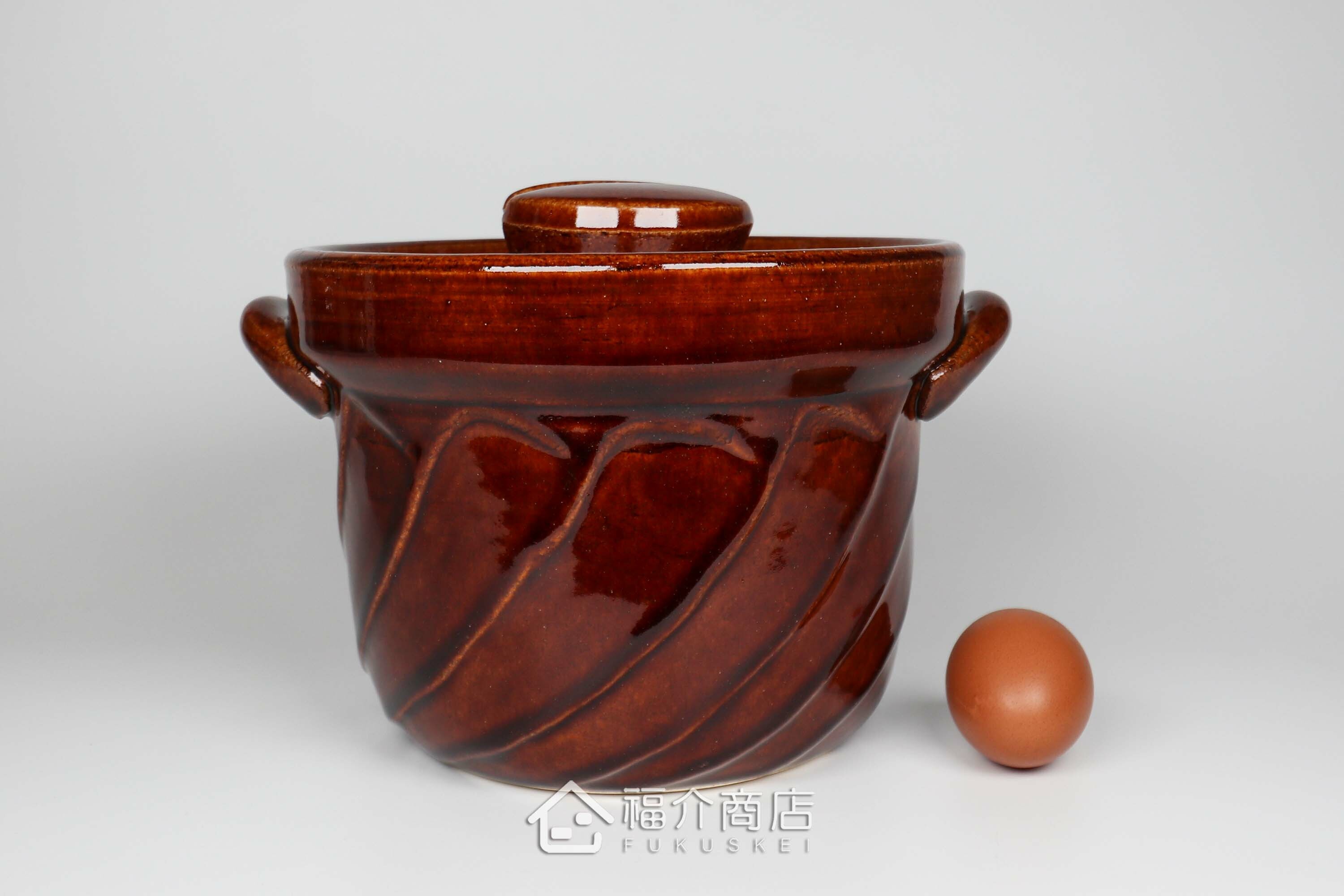 煮飯用陶瓷材質的飯鍋和土雞蛋